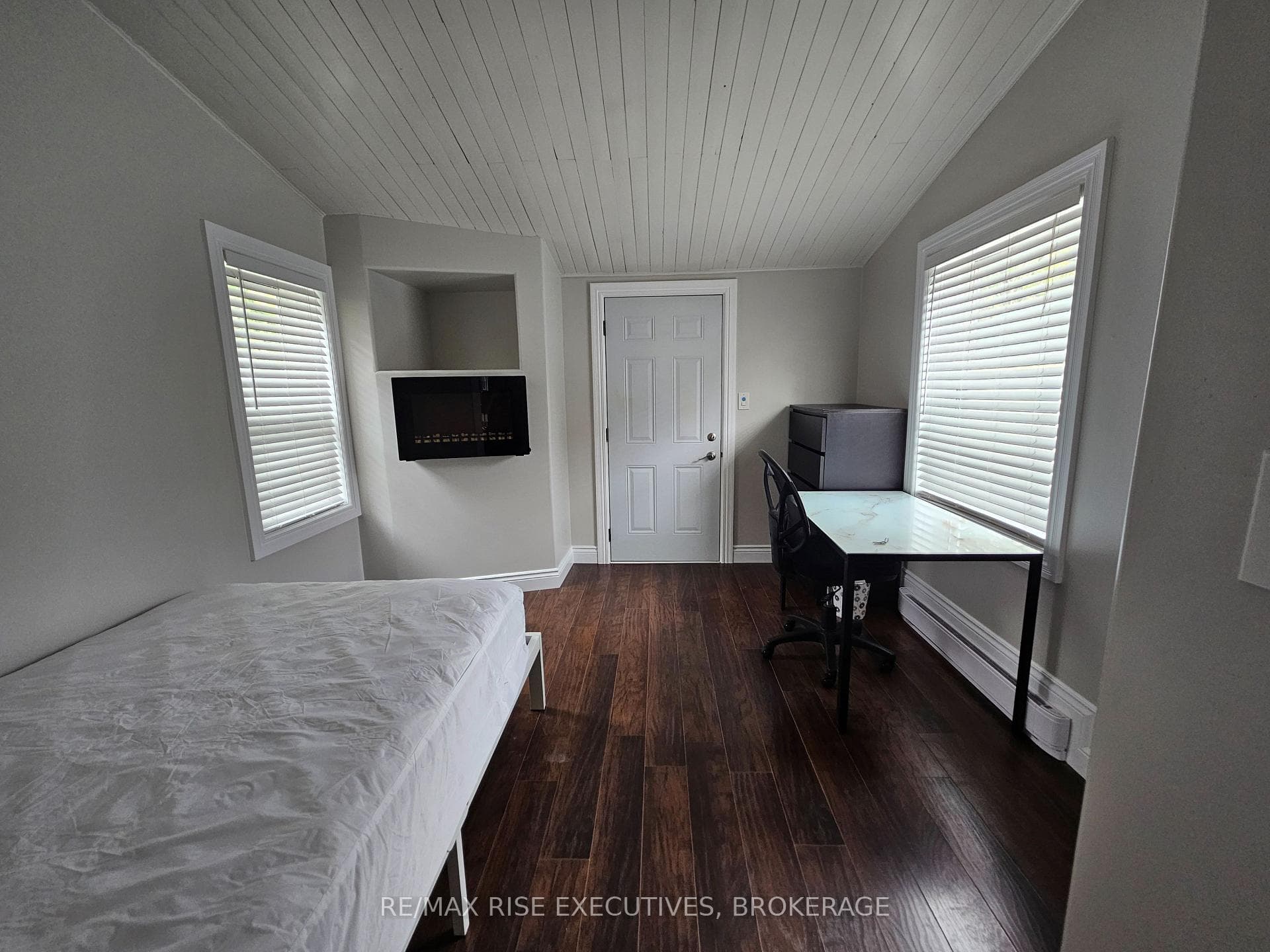 524 Frontenac Street photo 10