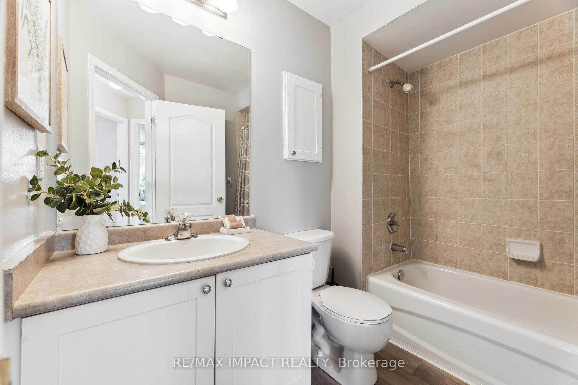 32 Dodds Square photo 25