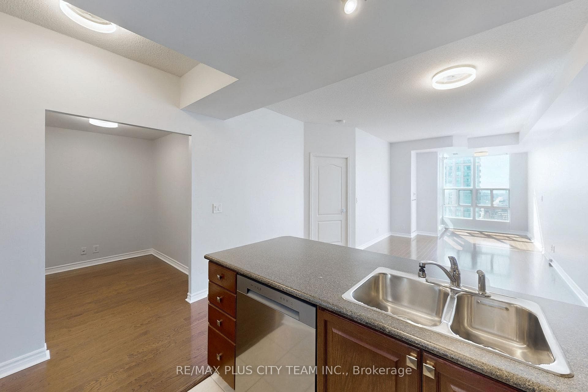 33 Elm Drive Unit 2613 photo 16