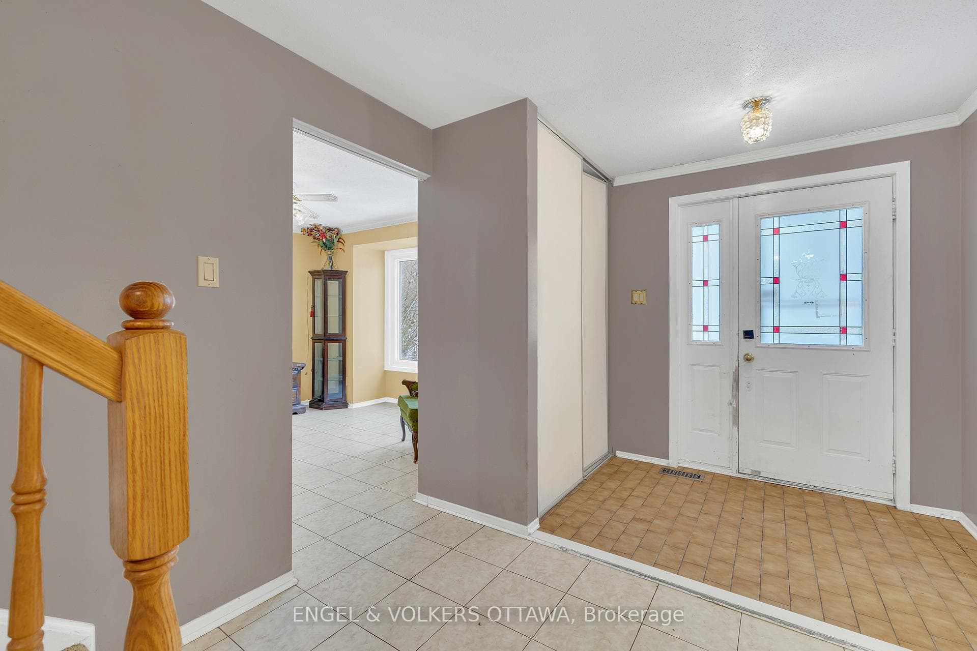 Spacious foyer