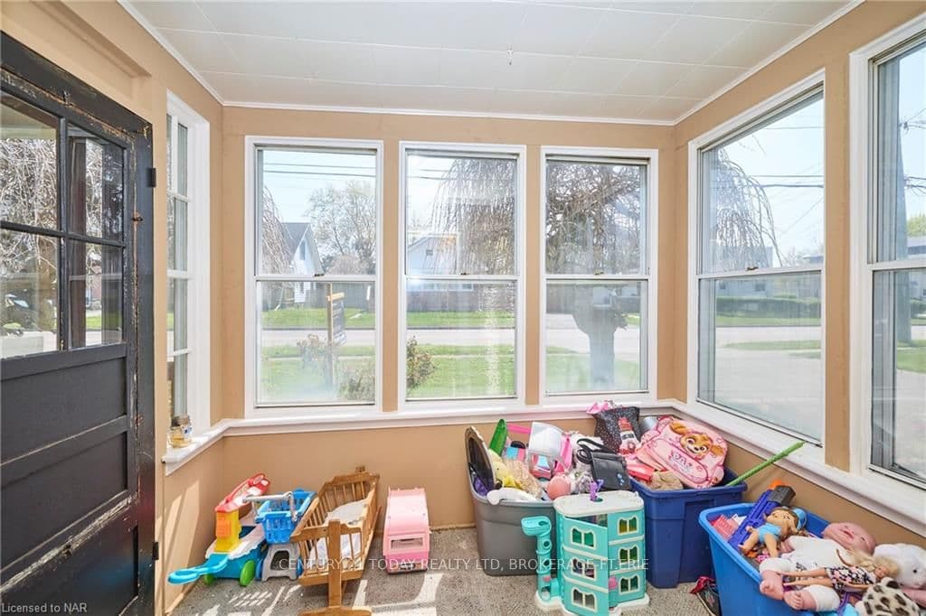 268 PHIPPS Street photo 6