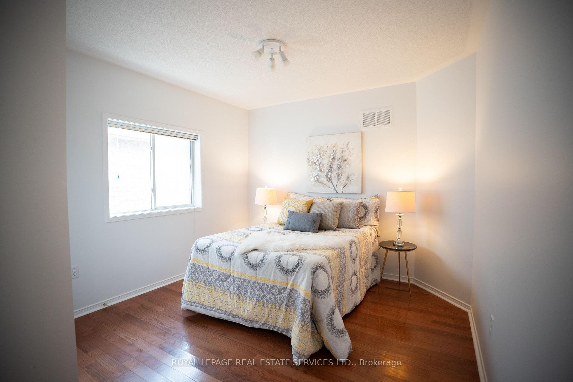 2041 Quinte Street photo 29