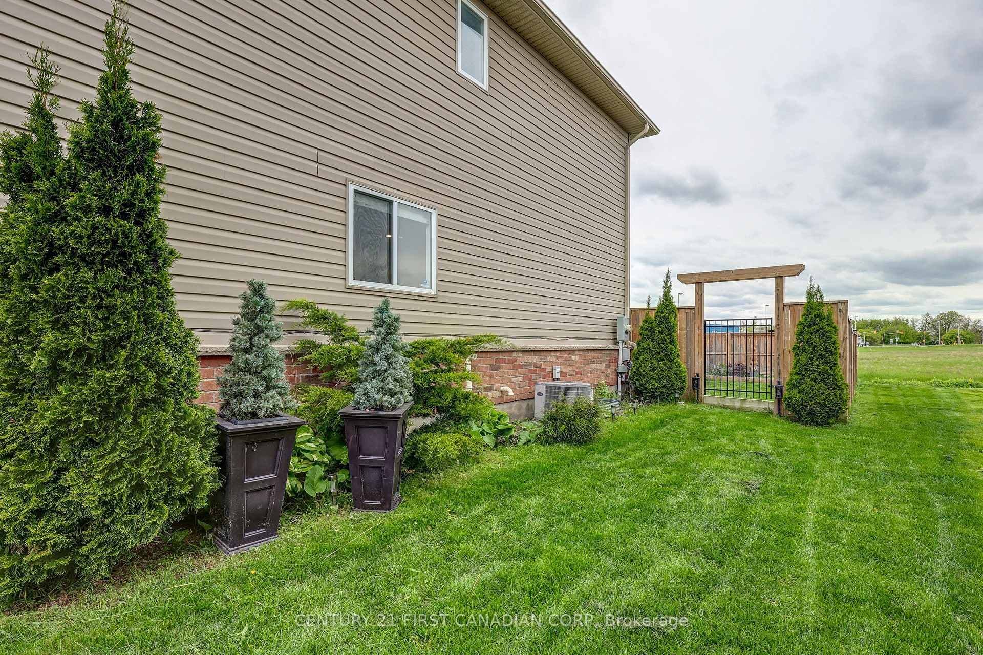 1558 Evans Boulevard photo 30