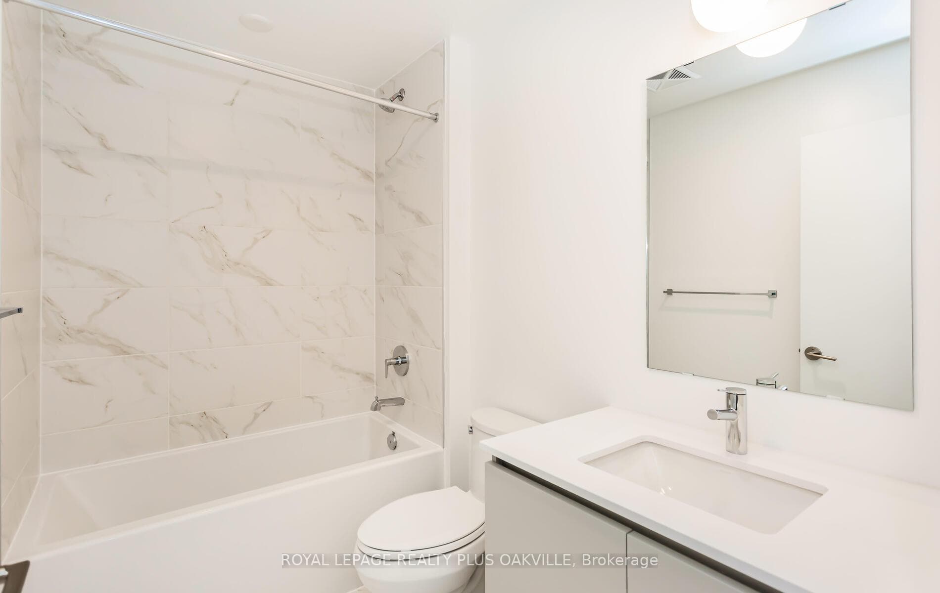 405 Dundas Street Unit 425 photo 30