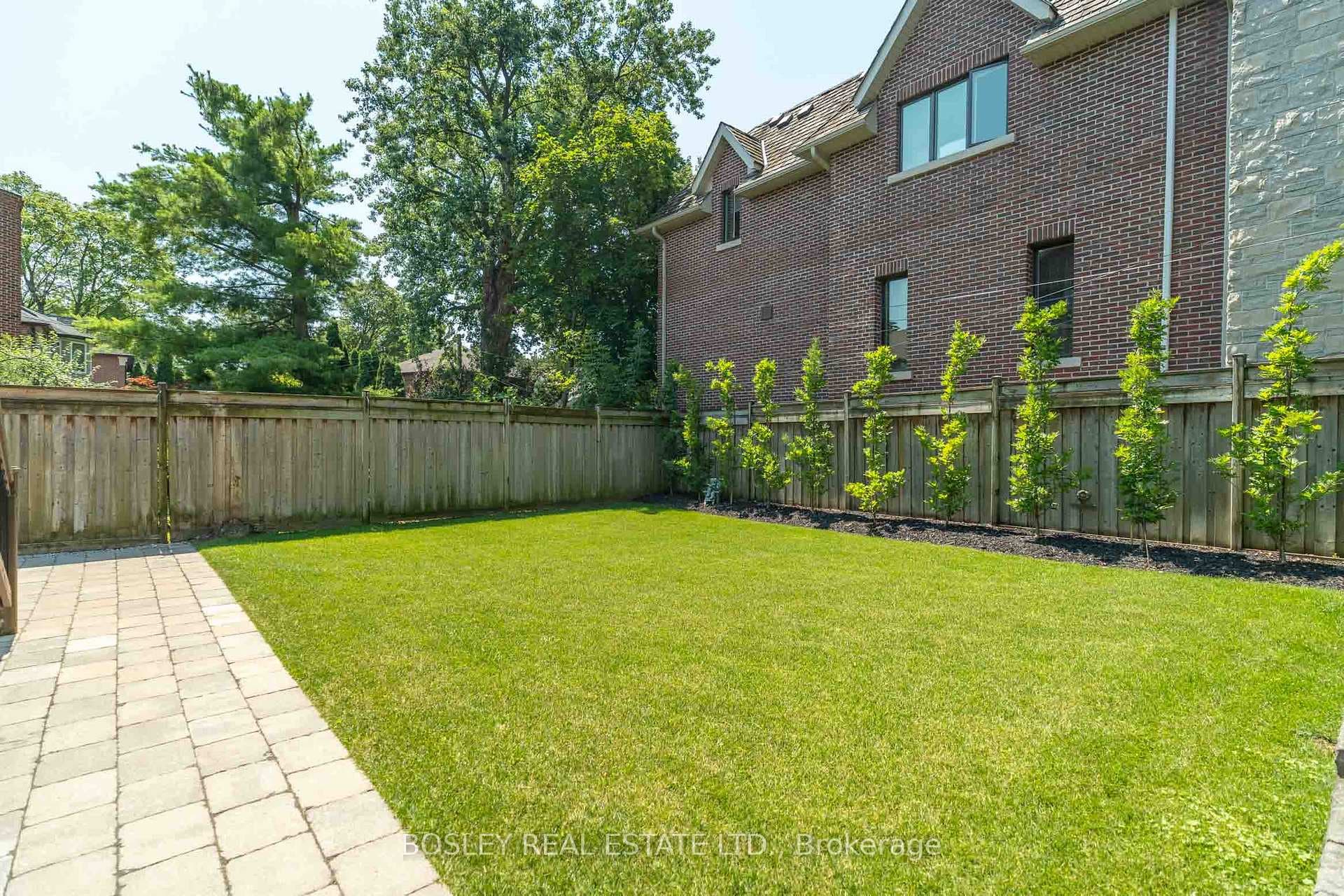 61 Rykert Crescent photo 44