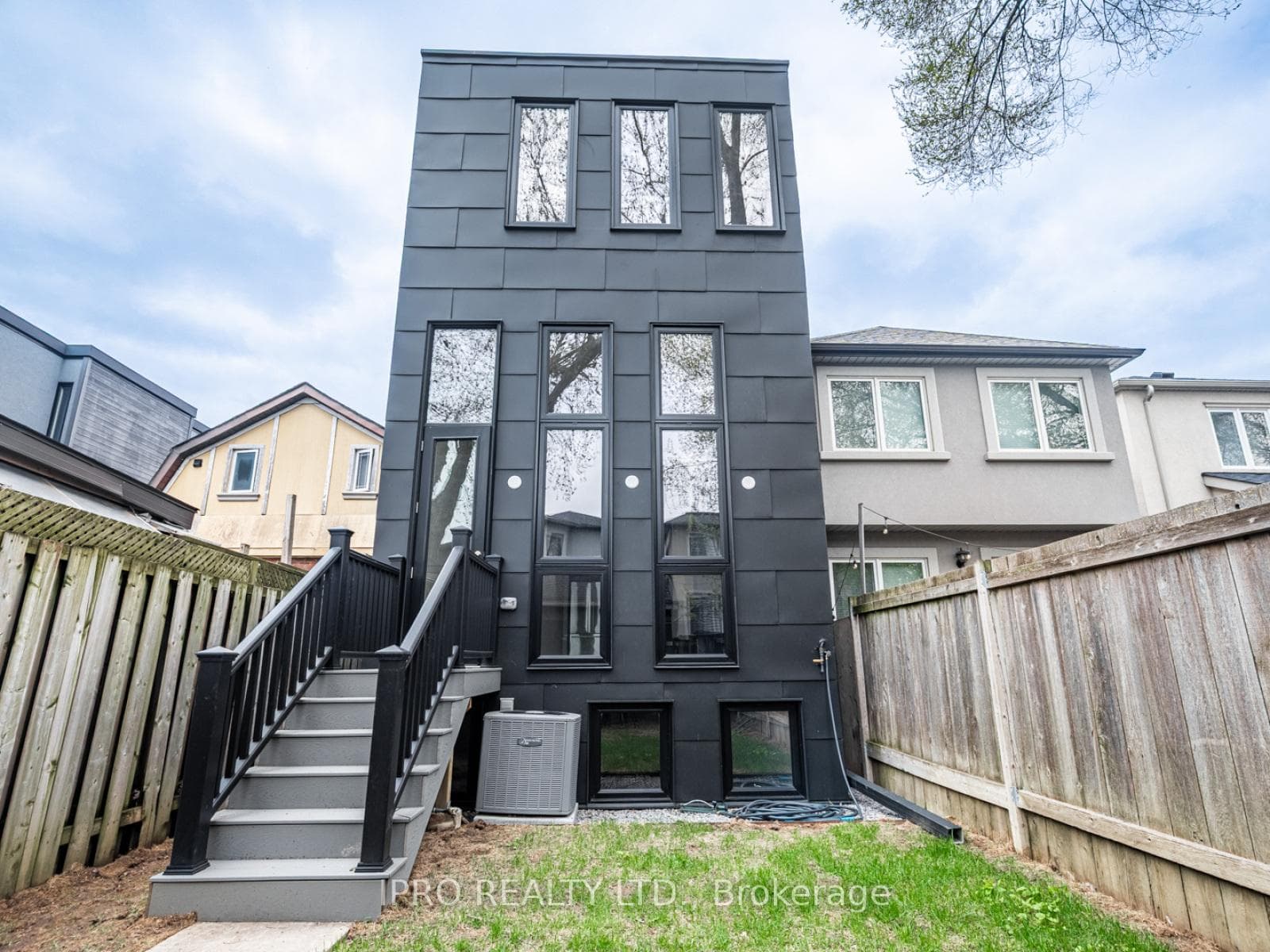 5 Hamstead Avenue photo 35