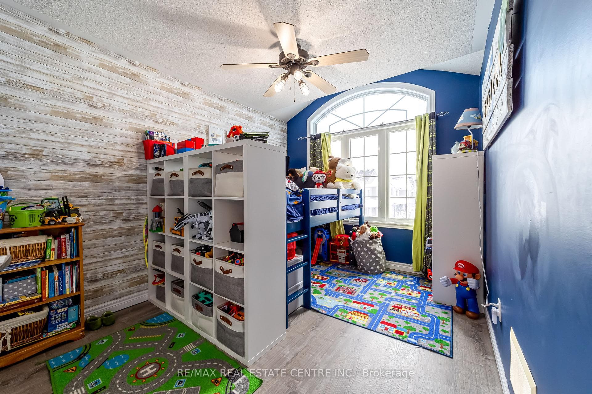 821 Cook Crescent photo 17