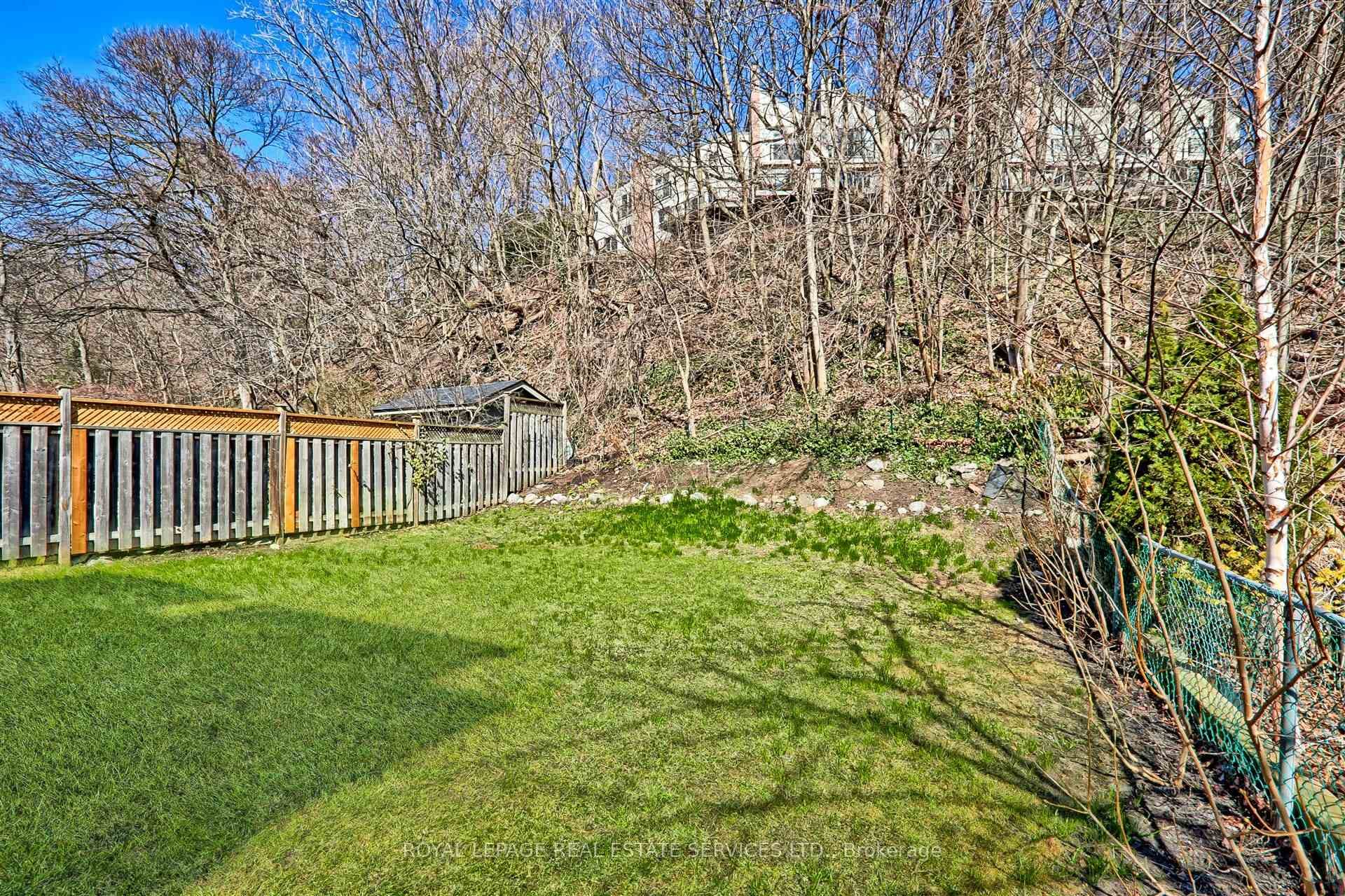 17 Worthington Crescent photo 36