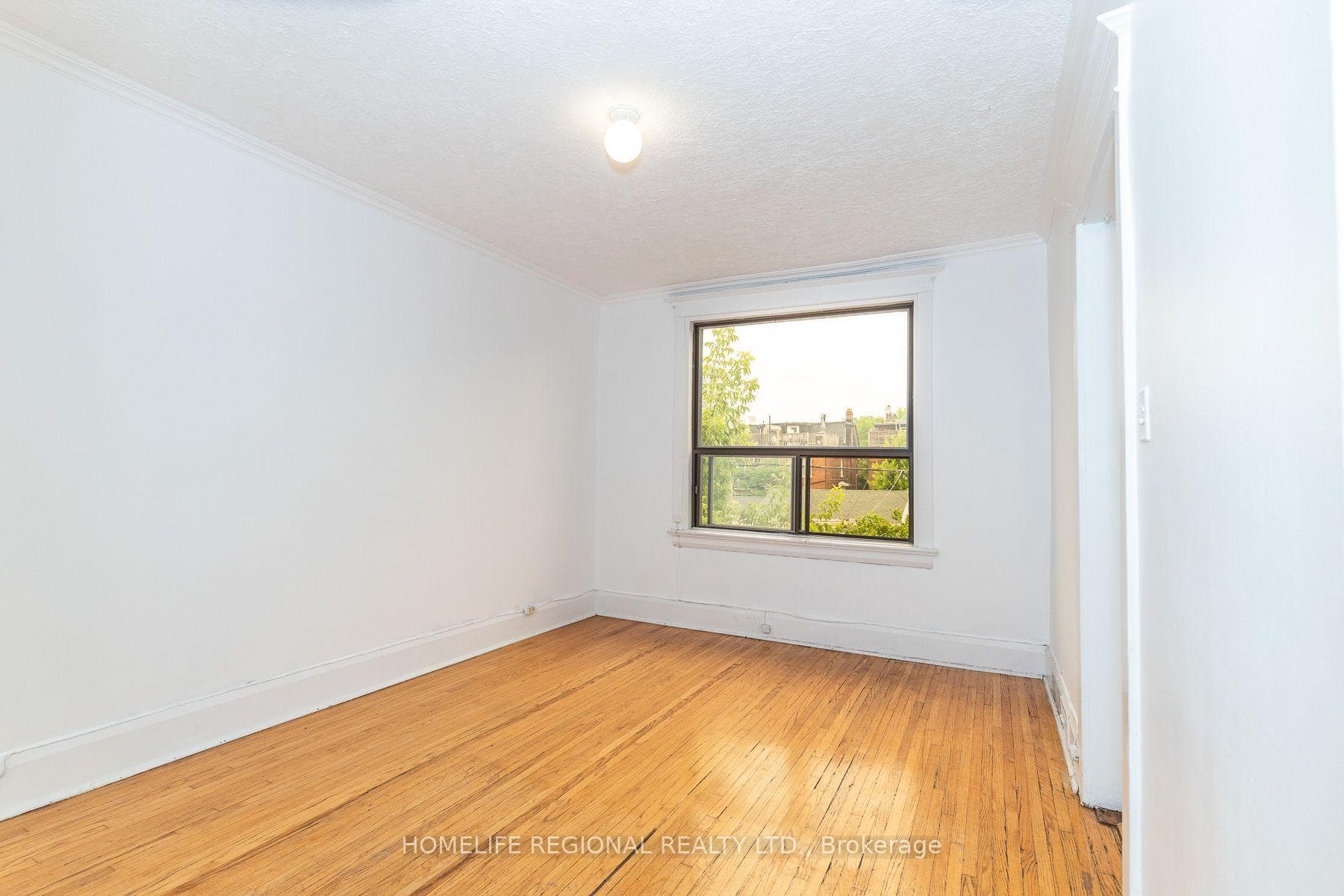 353 St Clarens Avenue photo 9