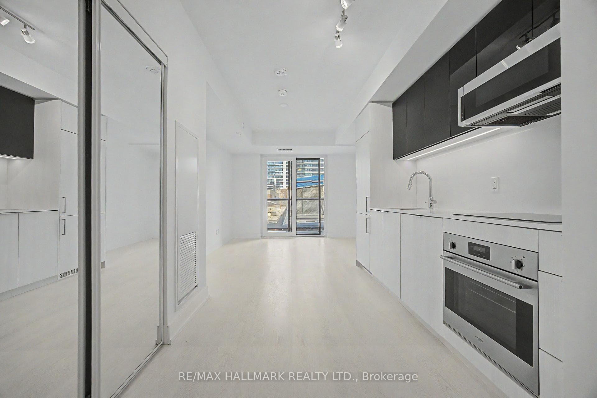 308 Jarvis Street Unit 406 photo 5