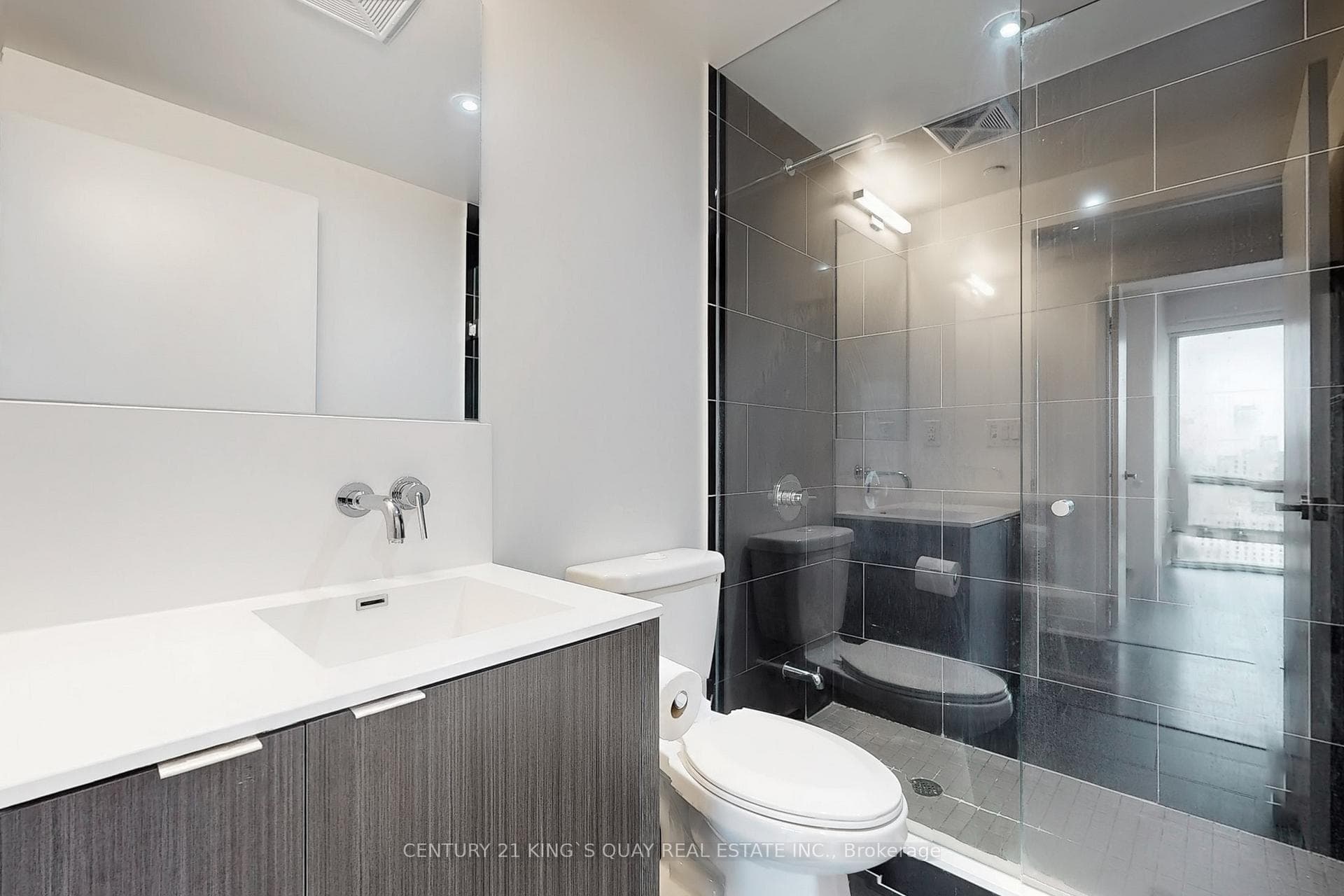 88 Harbour Street Unit 4204 photo 24