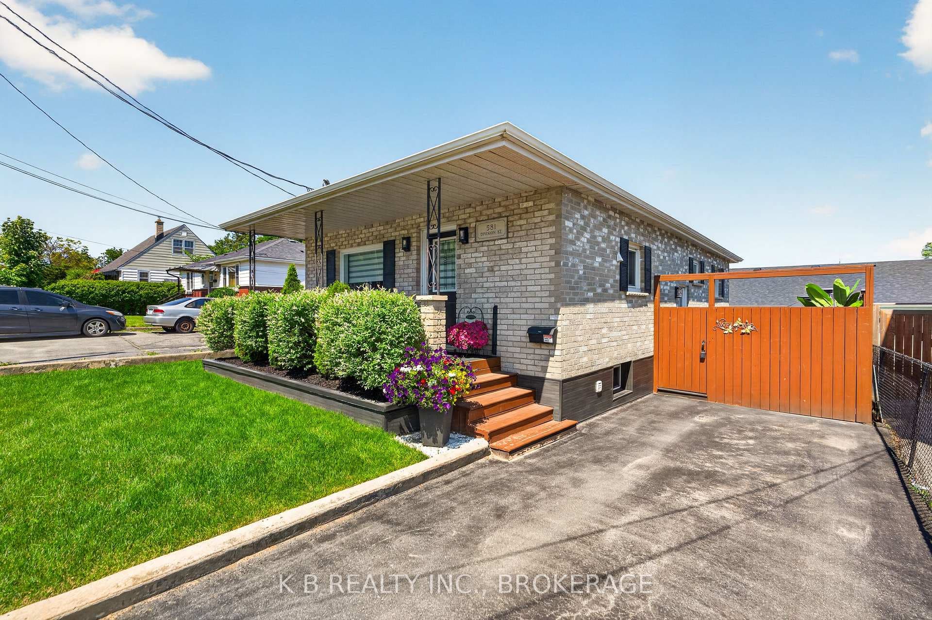 581 Division Street photo 33