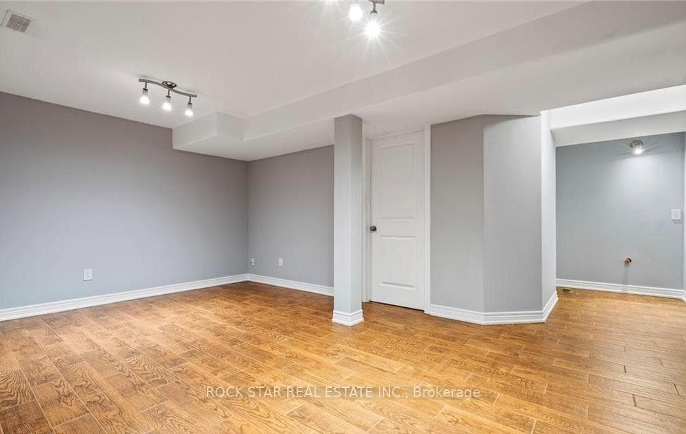 8 CHICORY Crescent photo 22