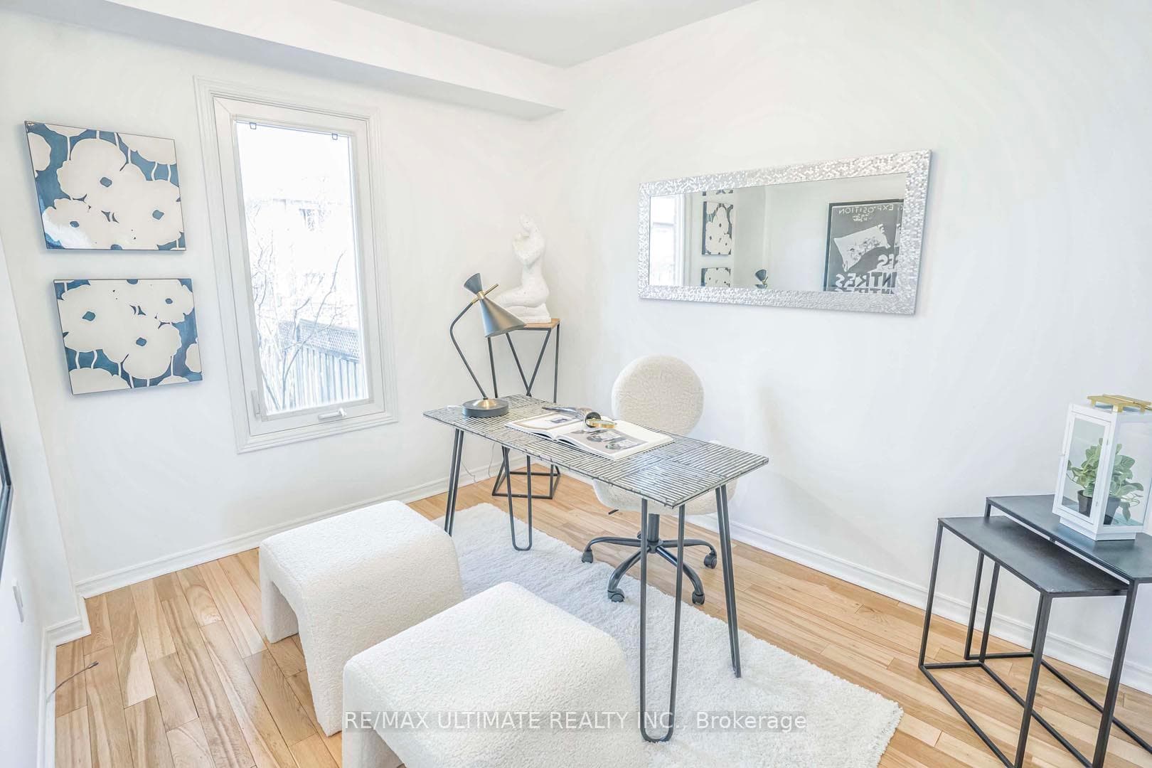 132 Wright Crescent photo 3