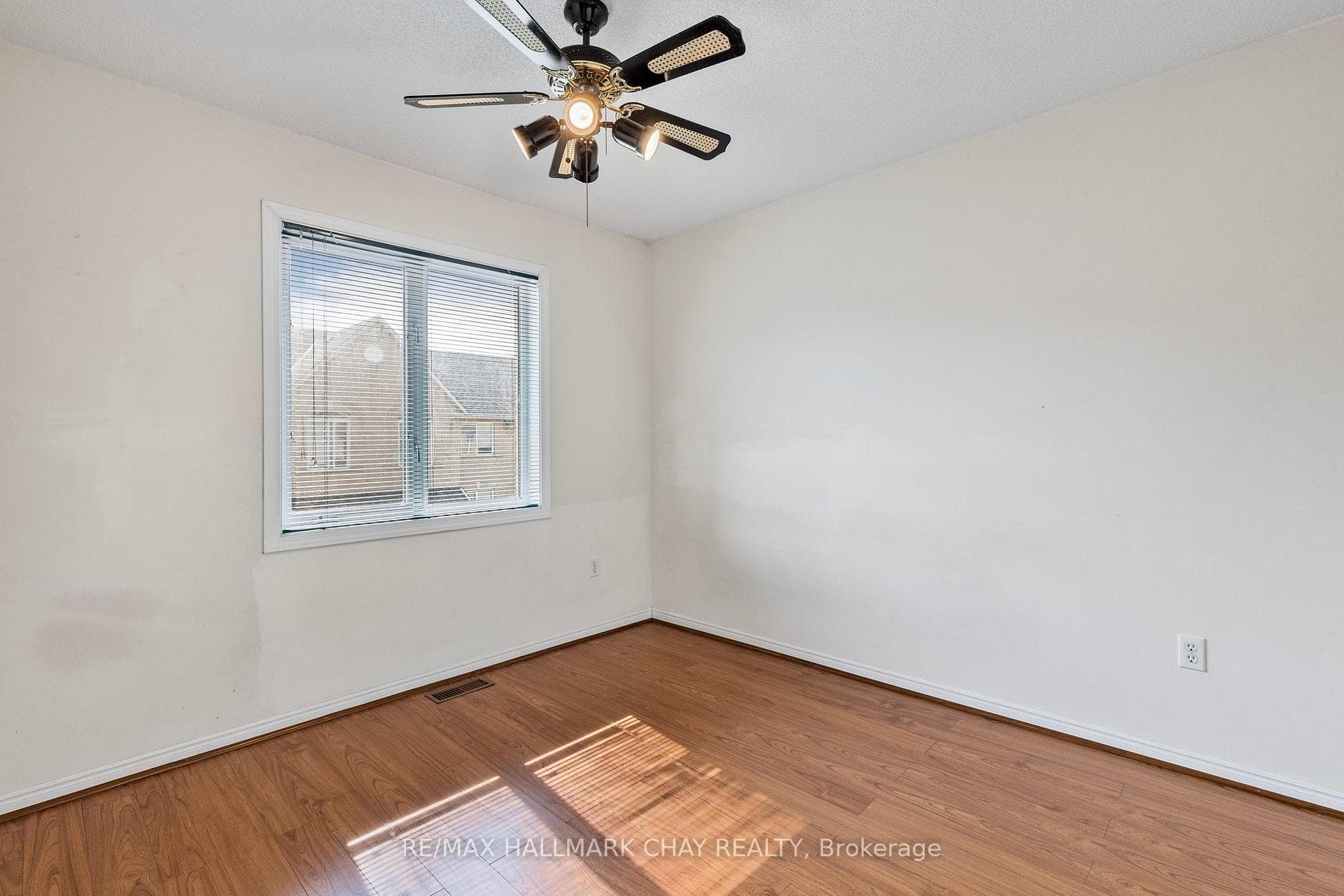 1075 Ellesmere Road Unit 35 photo 17