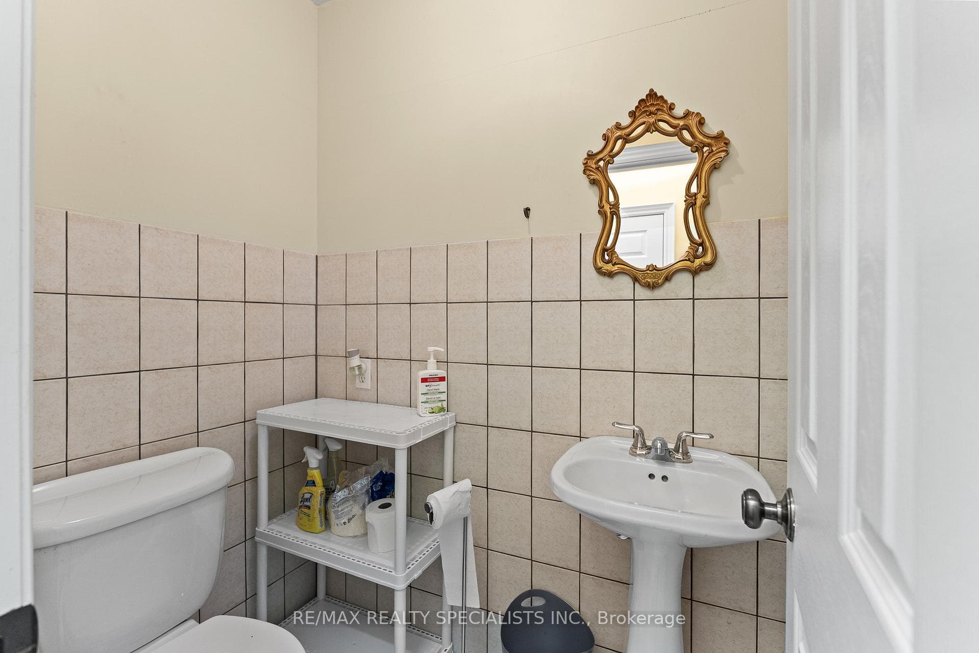 51 Diana Drive photo 42