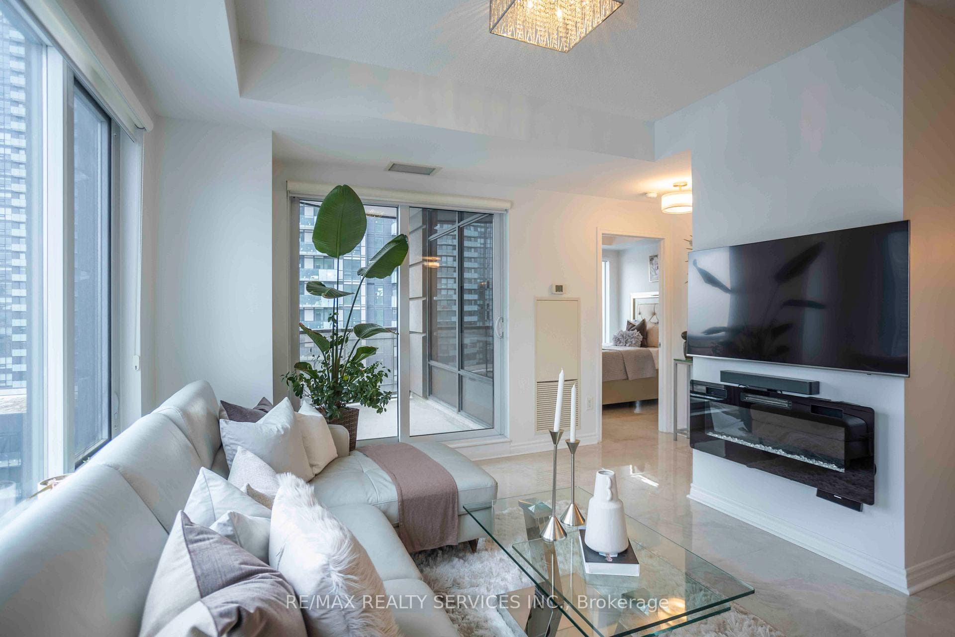 385 Prince Of Wales Drive Unit 1408 photo 18
