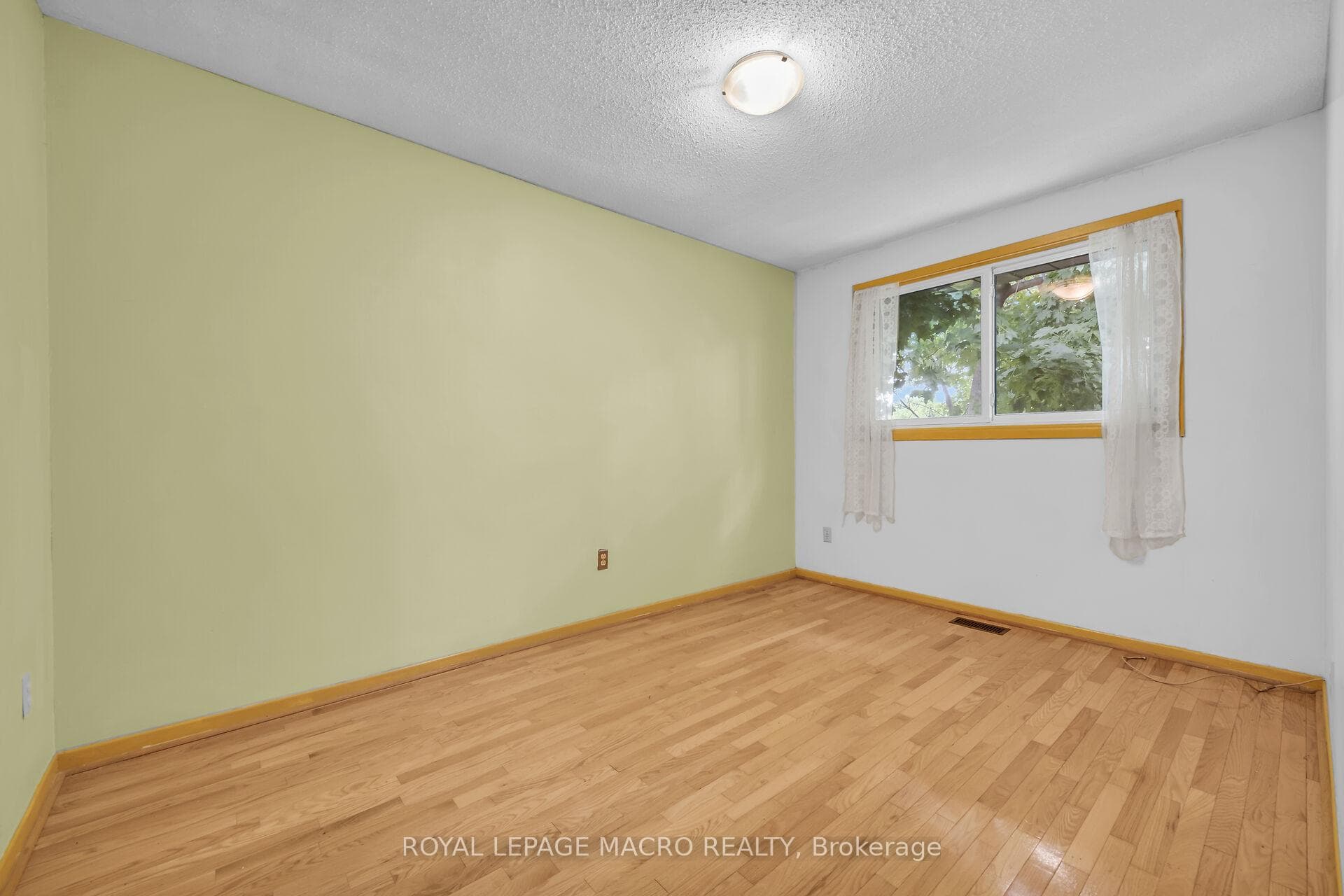 110 Guildwood Drive photo 18