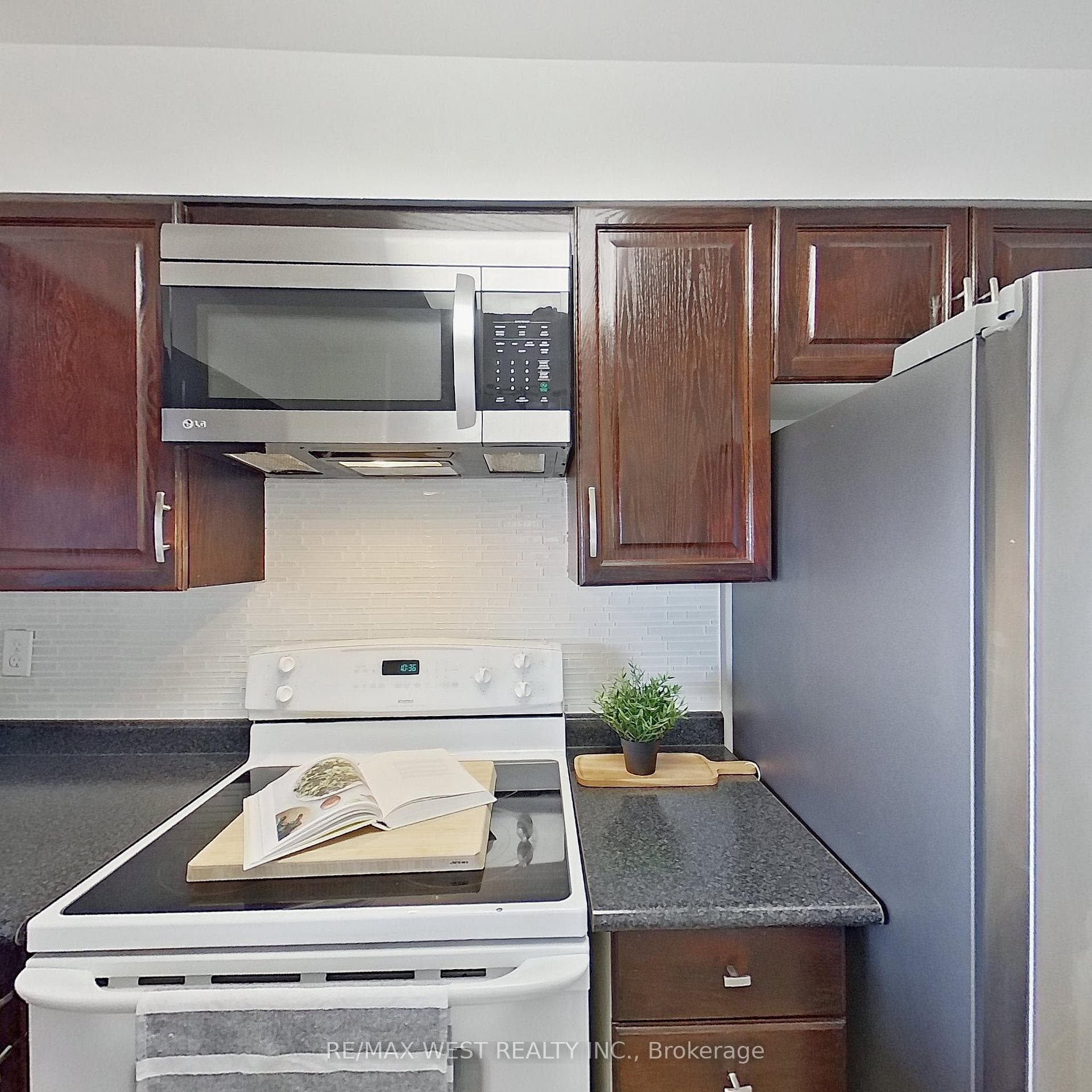 3231 Eglinton Avenue Unit 805 photo 10