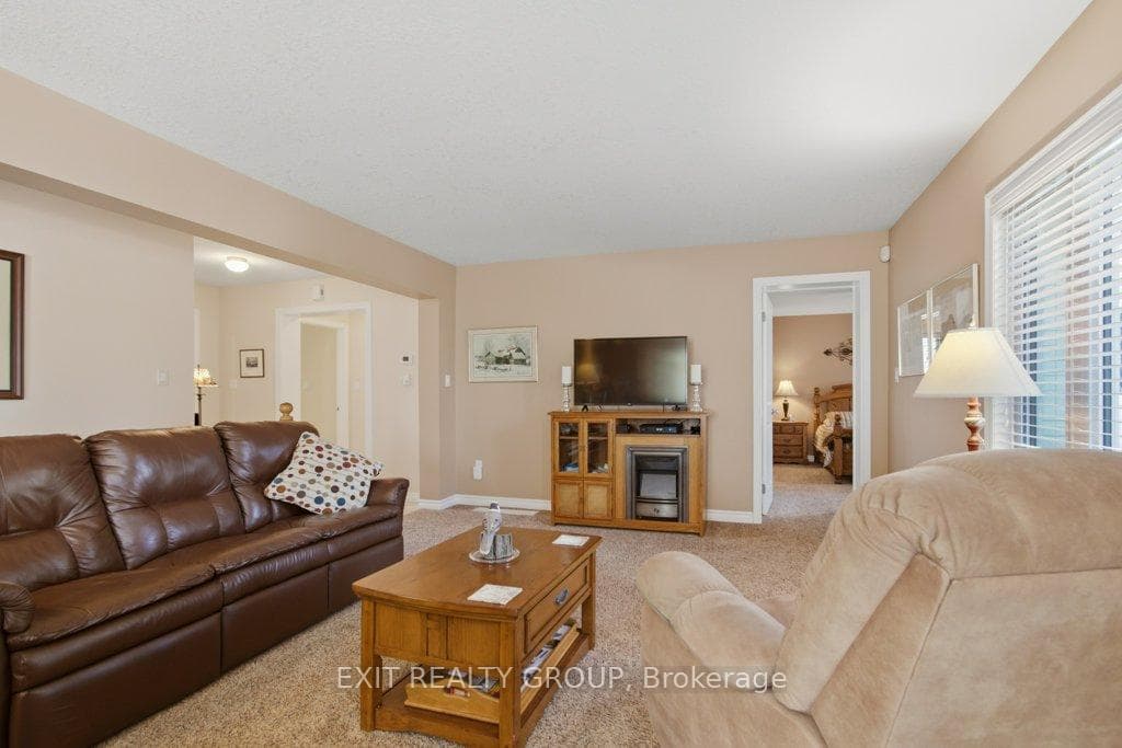 31 Aletha Drive photo 9