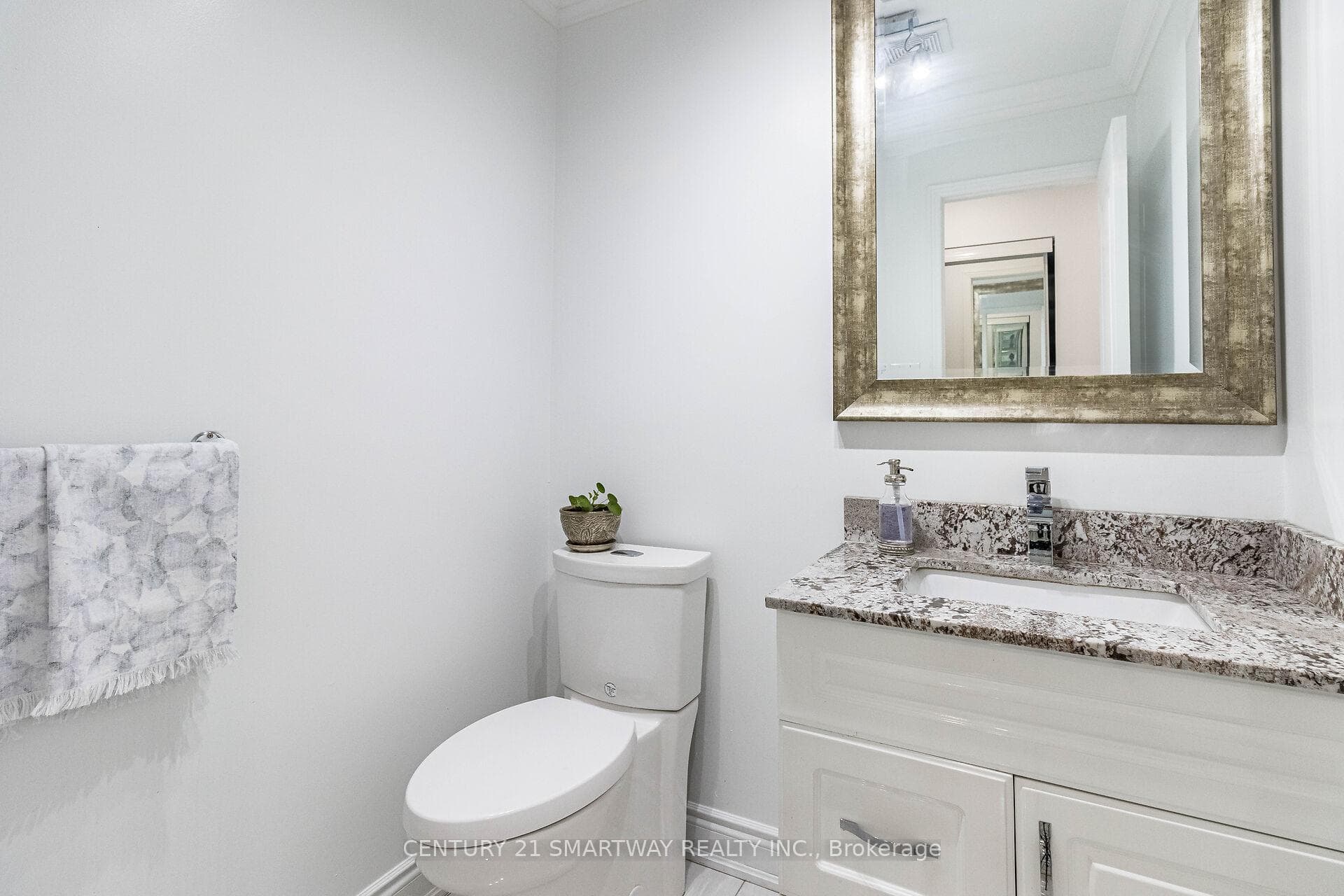 177 Butterfield Crescent photo 8