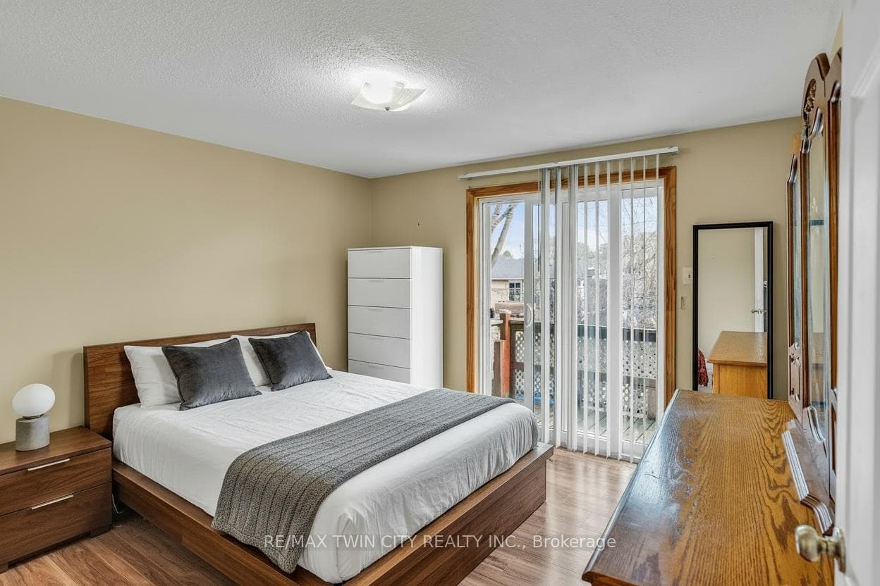 223 Golden Orchard Crescent photo 18