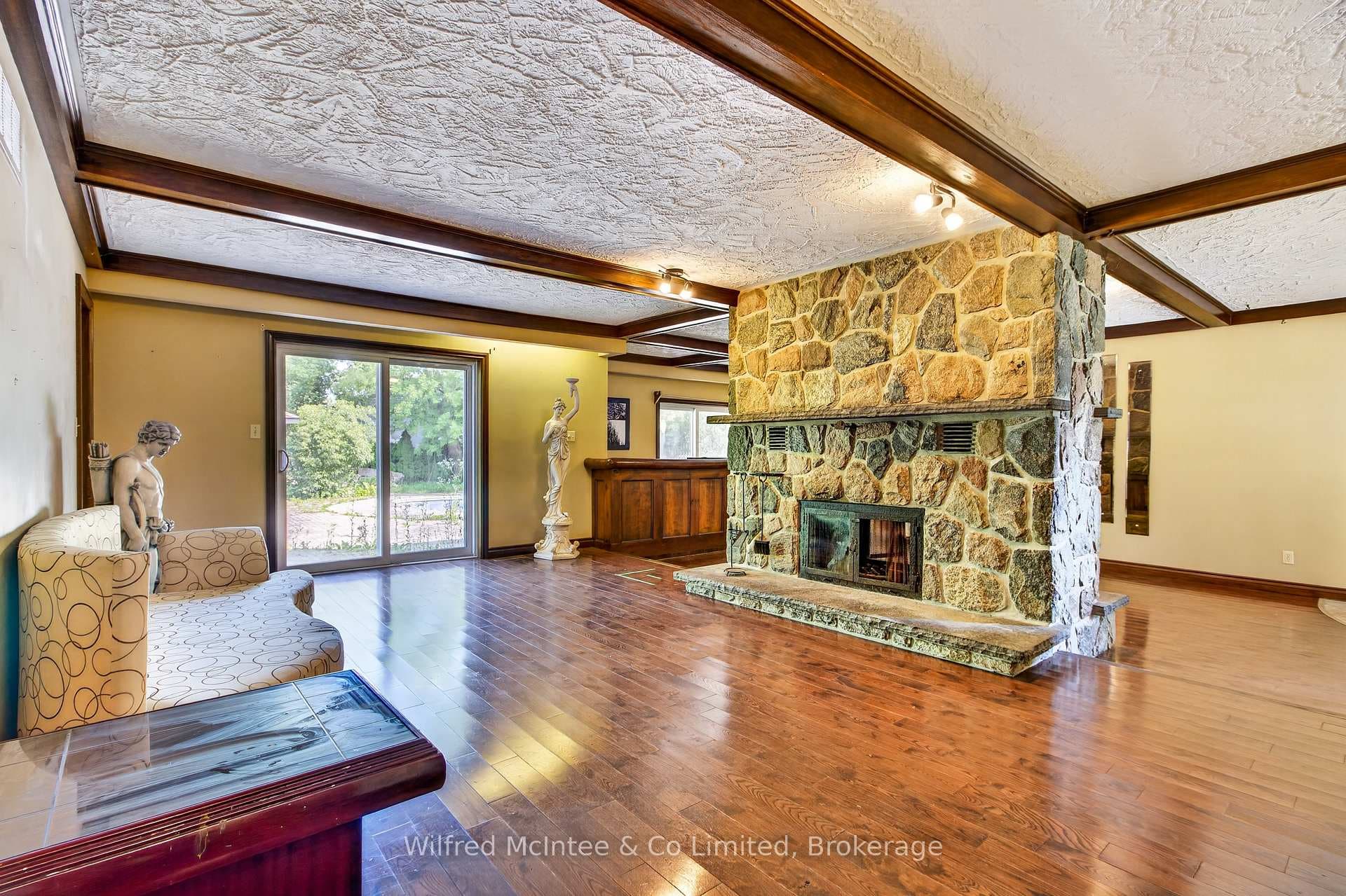 1 Remington Drive photo 14