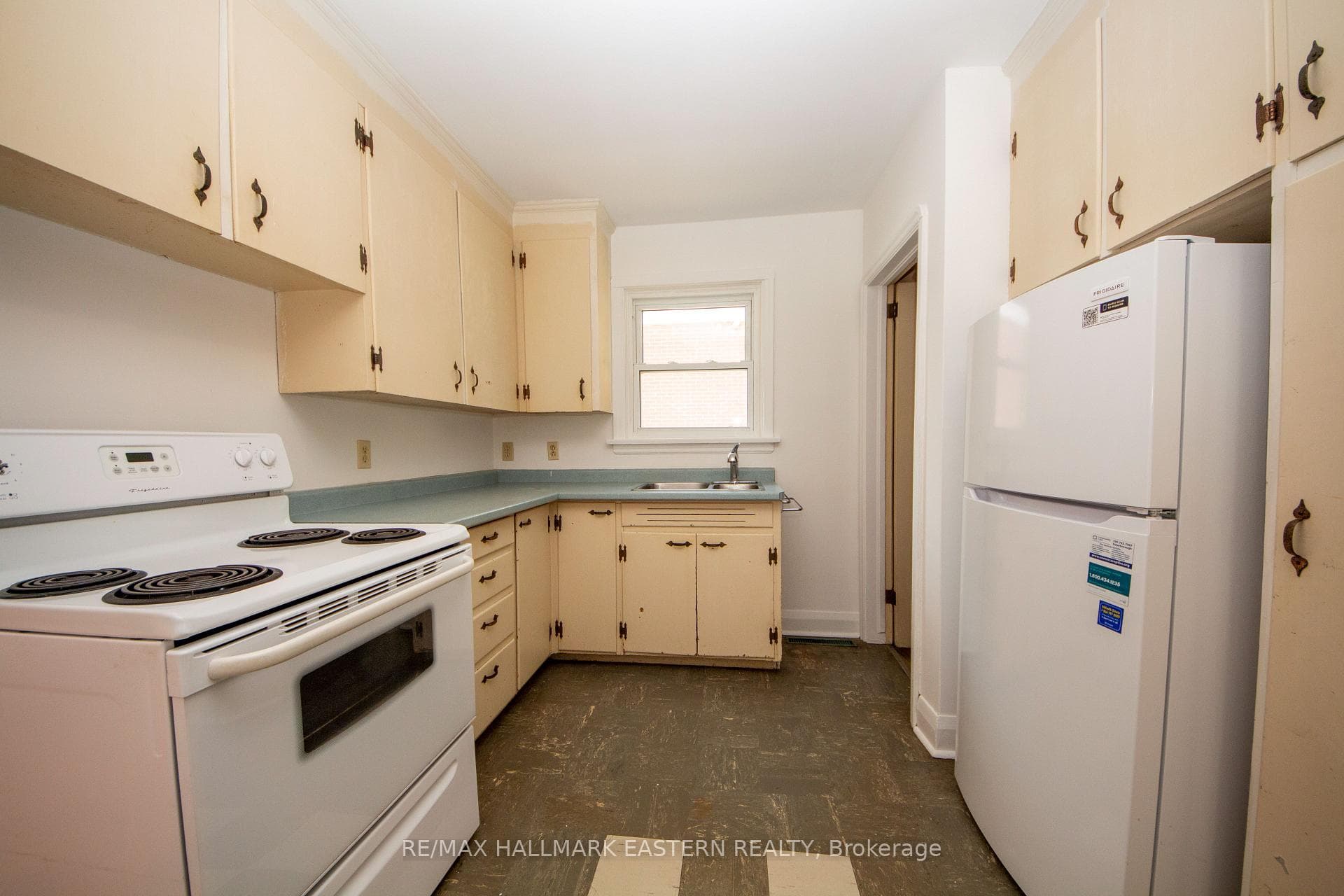 812 Argyle Street photo 9