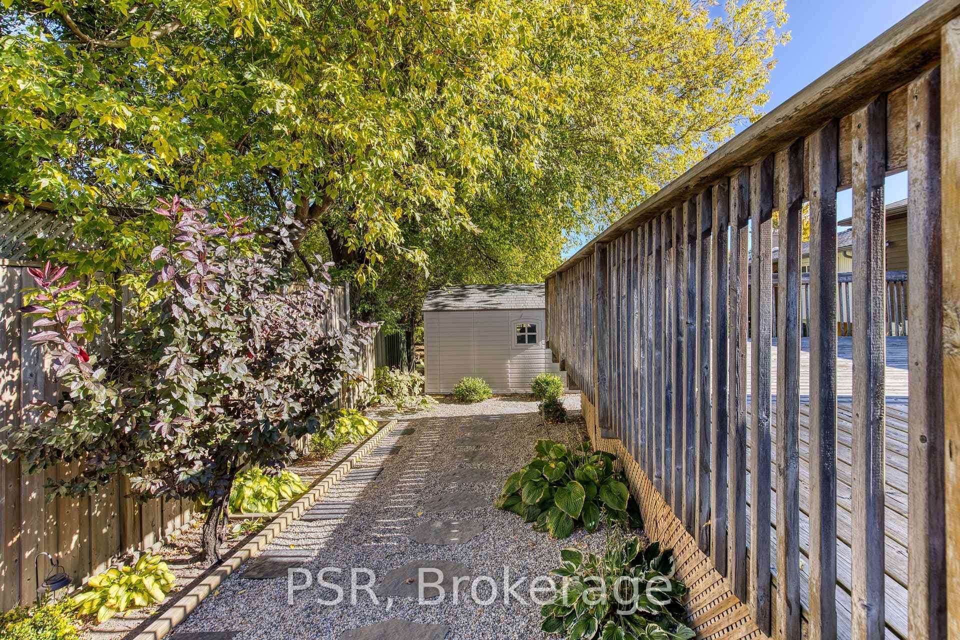 24 Burbank Road photo 9