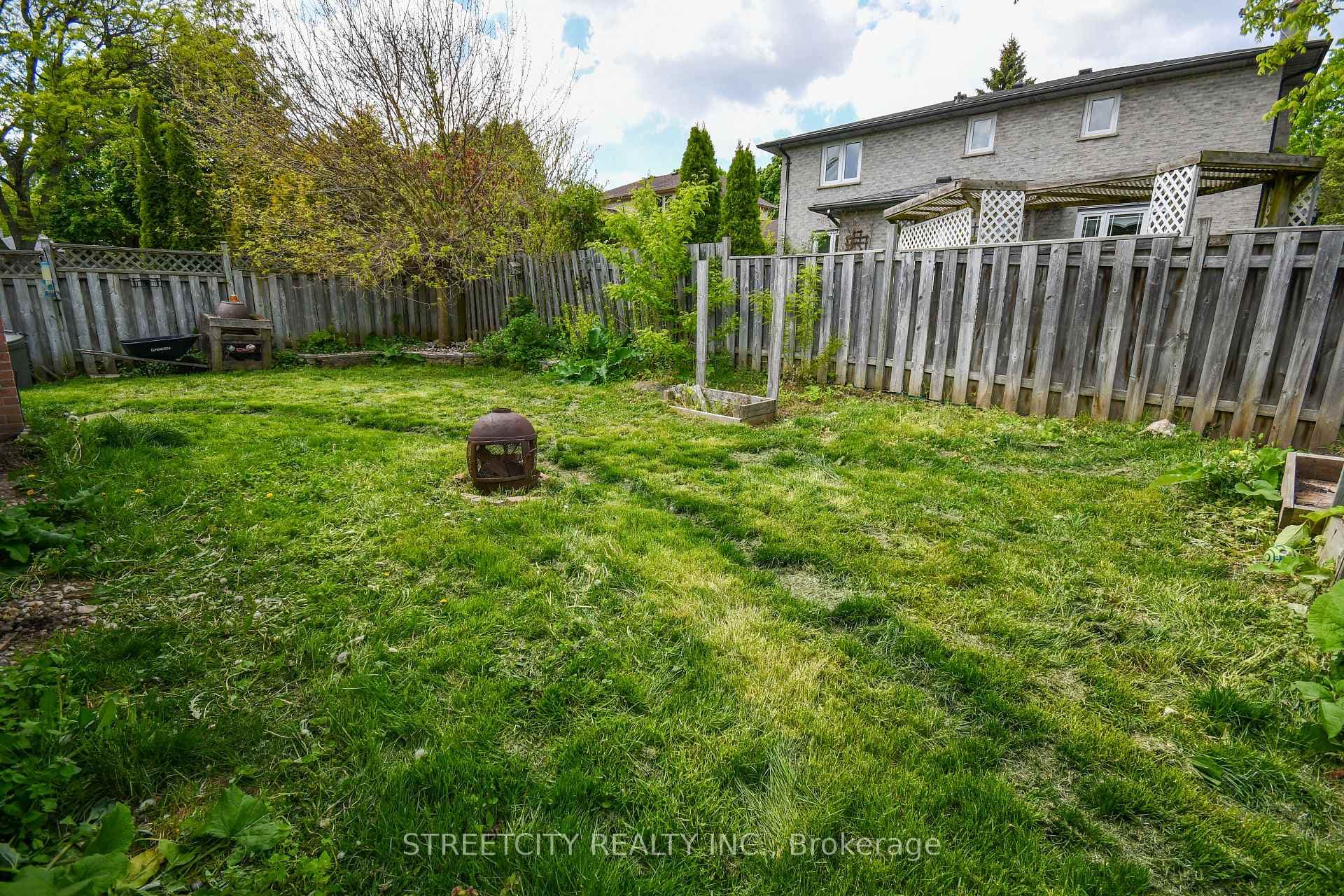 295 Walmer Grove photo 37