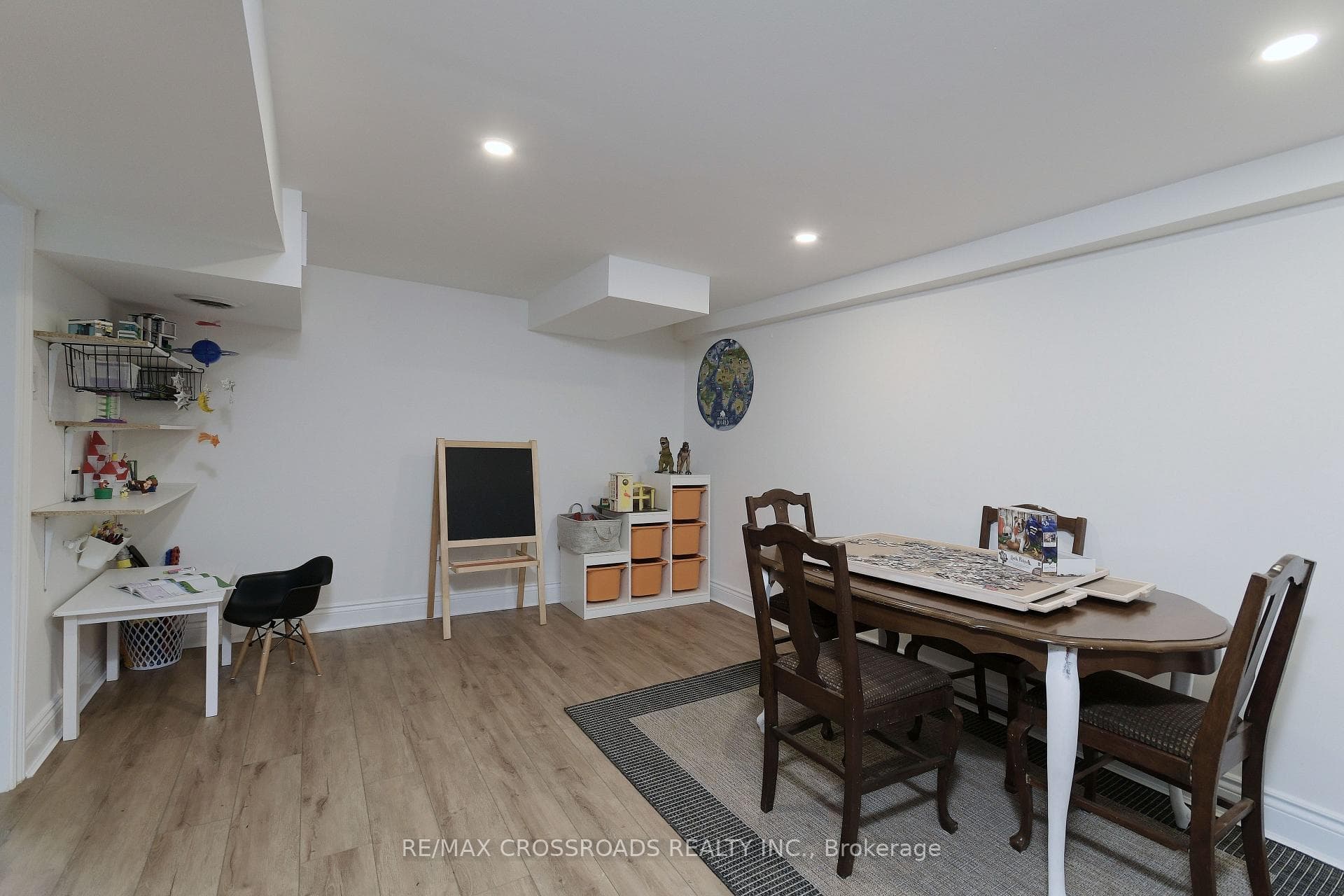 3677 St Clair Avenue photo 18