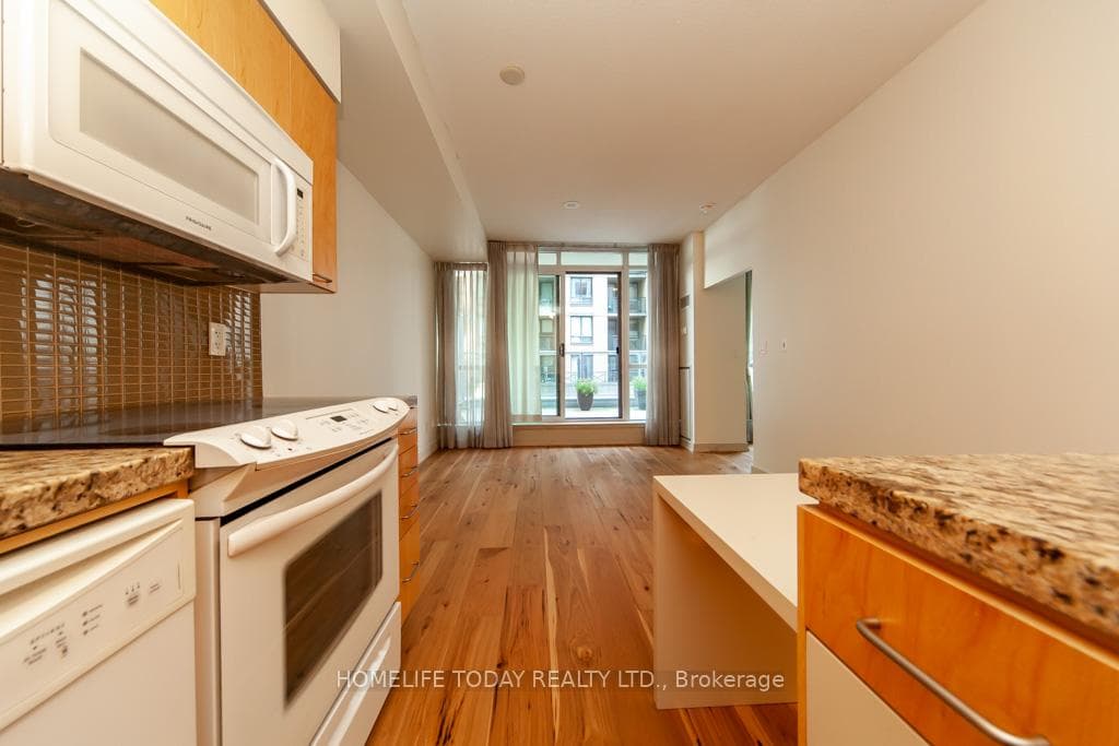 126 Simcoe Street Unit 806 photo 16
