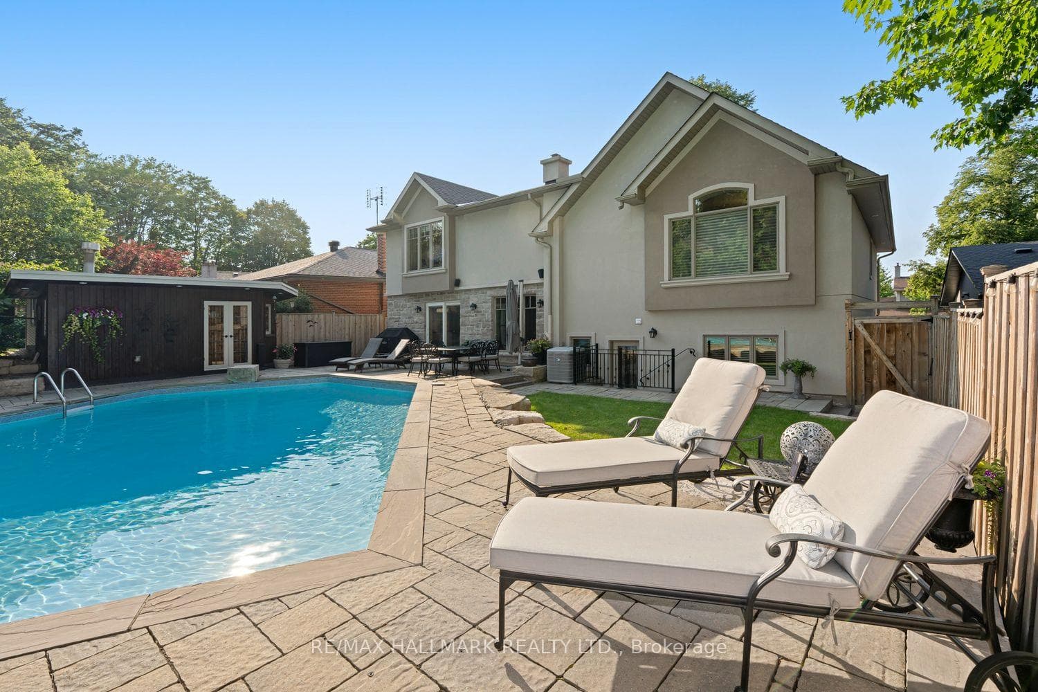 25 Queensborough Crescent photo 39