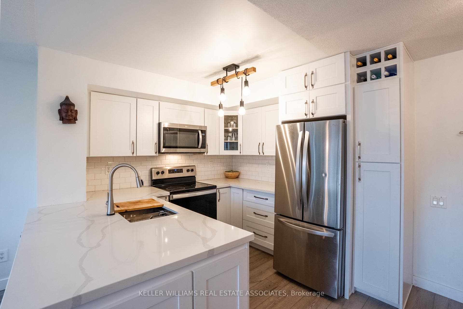 1040 The Queensway Avenue Unit 107 photo 6