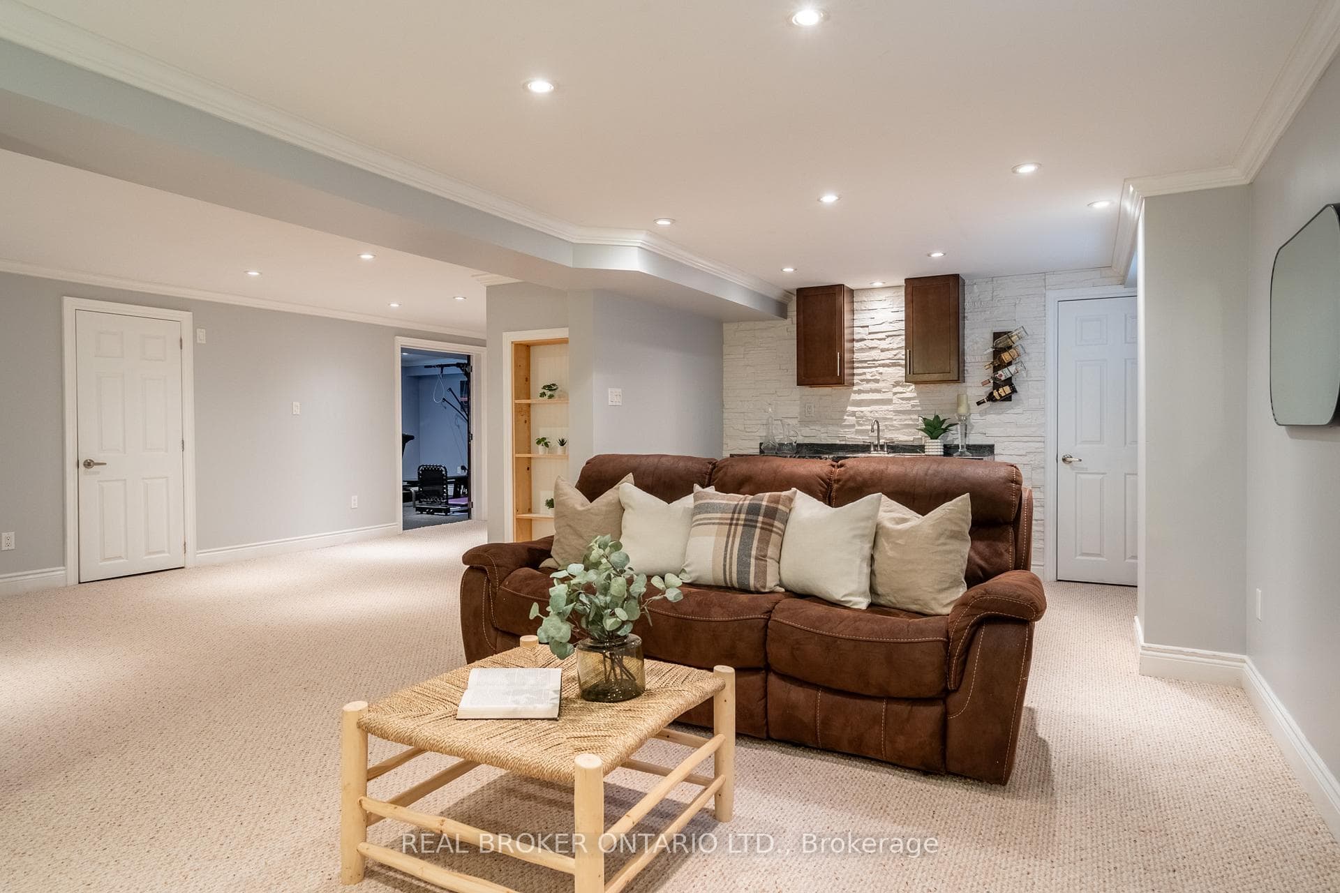 6 Forestview Drive photo 27