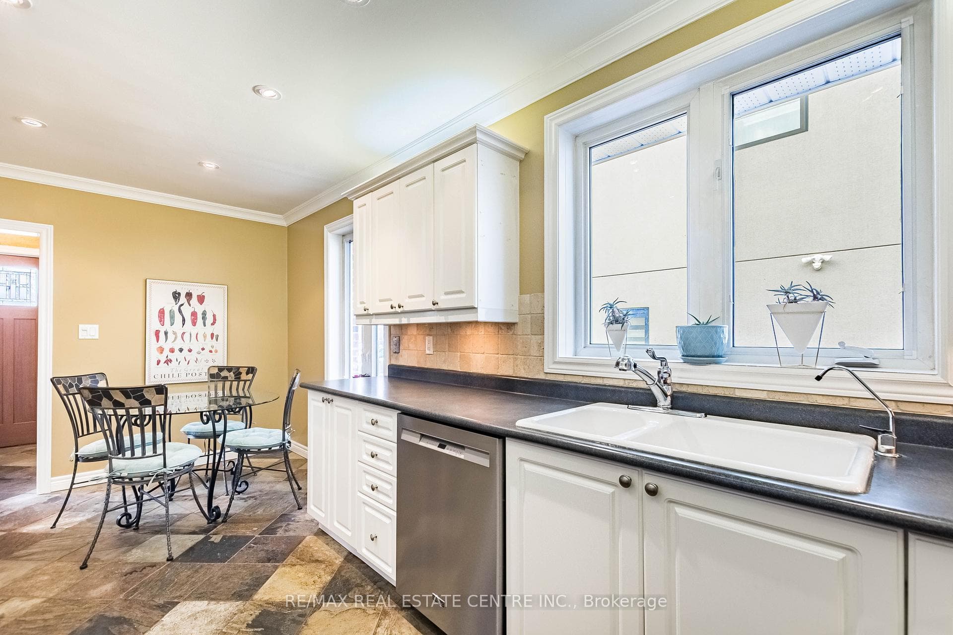 37 Maple Avenue photo 11
