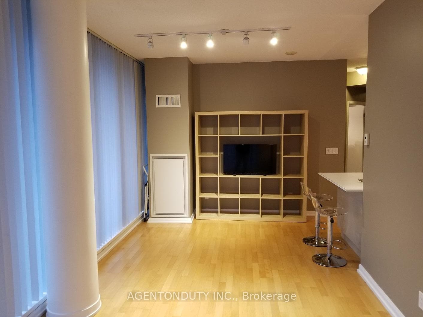 111 Elizabeth Street Unit 1626 photo 7