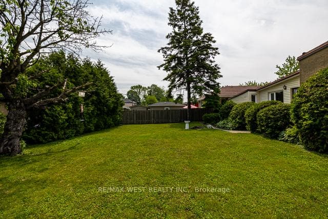 1081 Islington Avenue photo 45