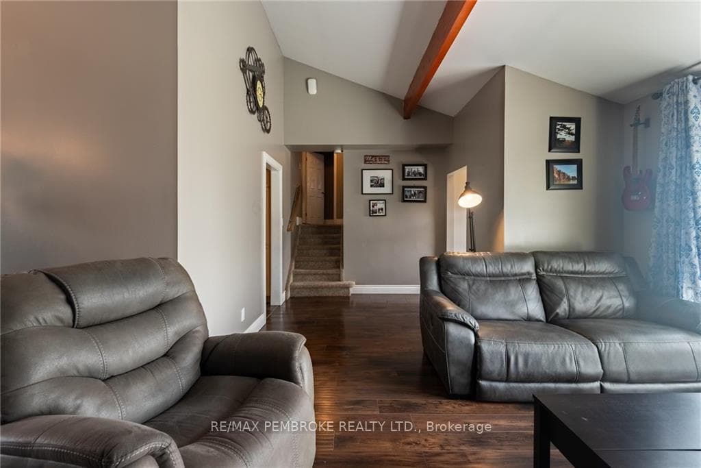 256 CLEMOW Avenue photo 8