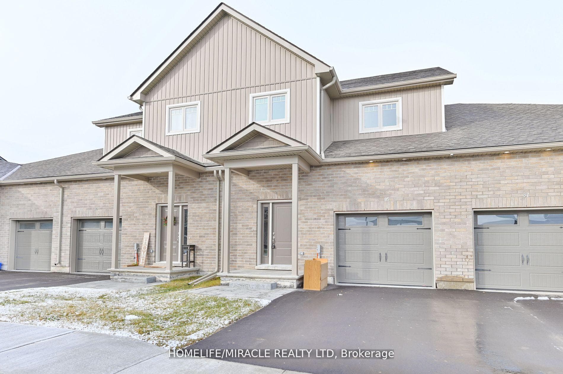 85 Markland E Picton Avenue photo 2