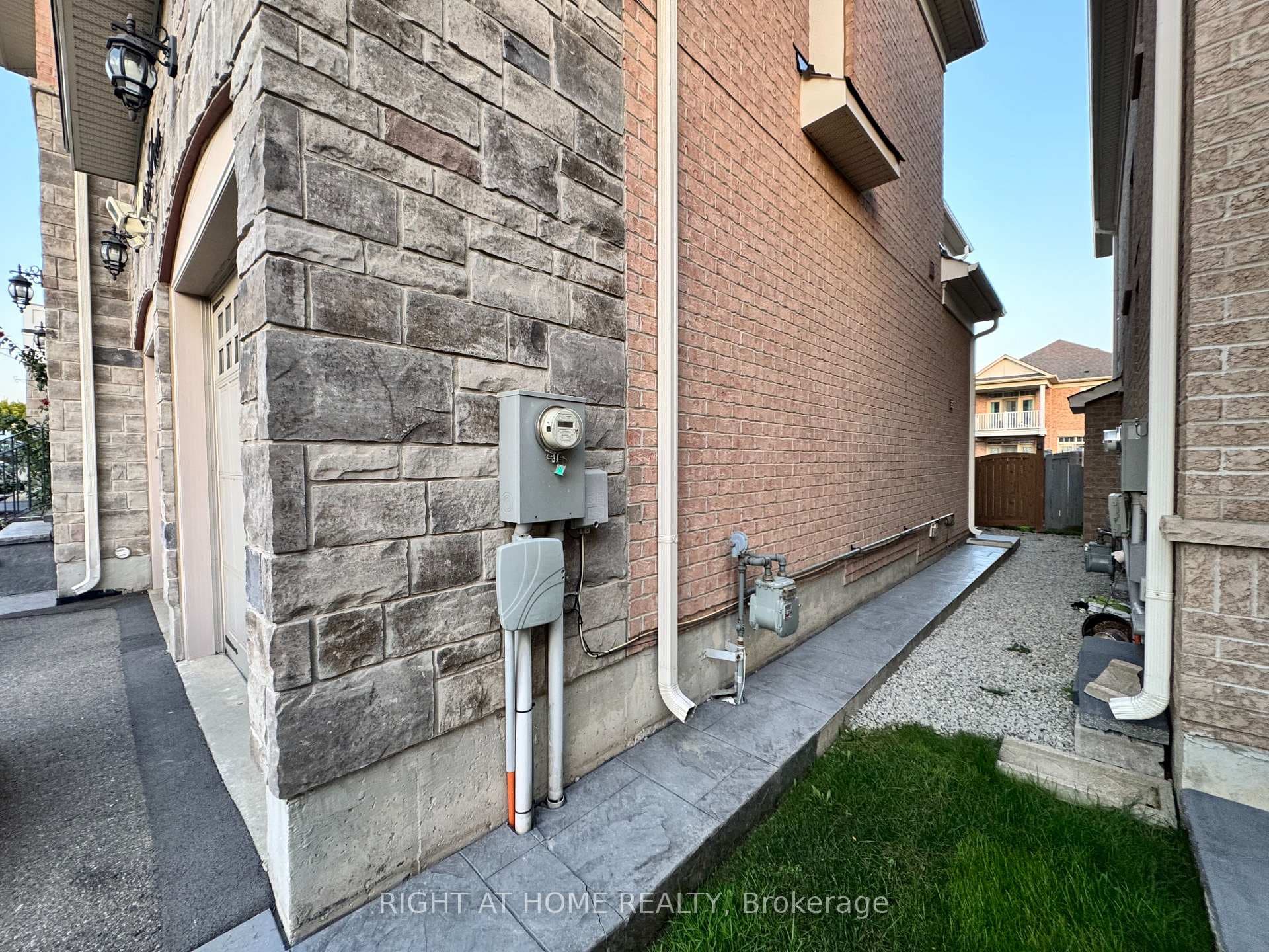 Pathway To Basement Unit Pic 2