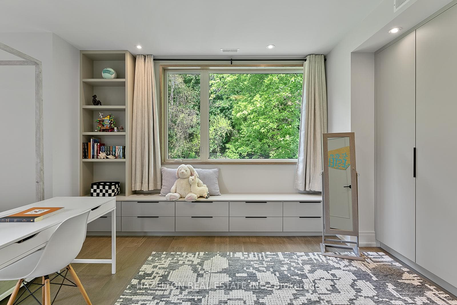 2nd floor bedroom