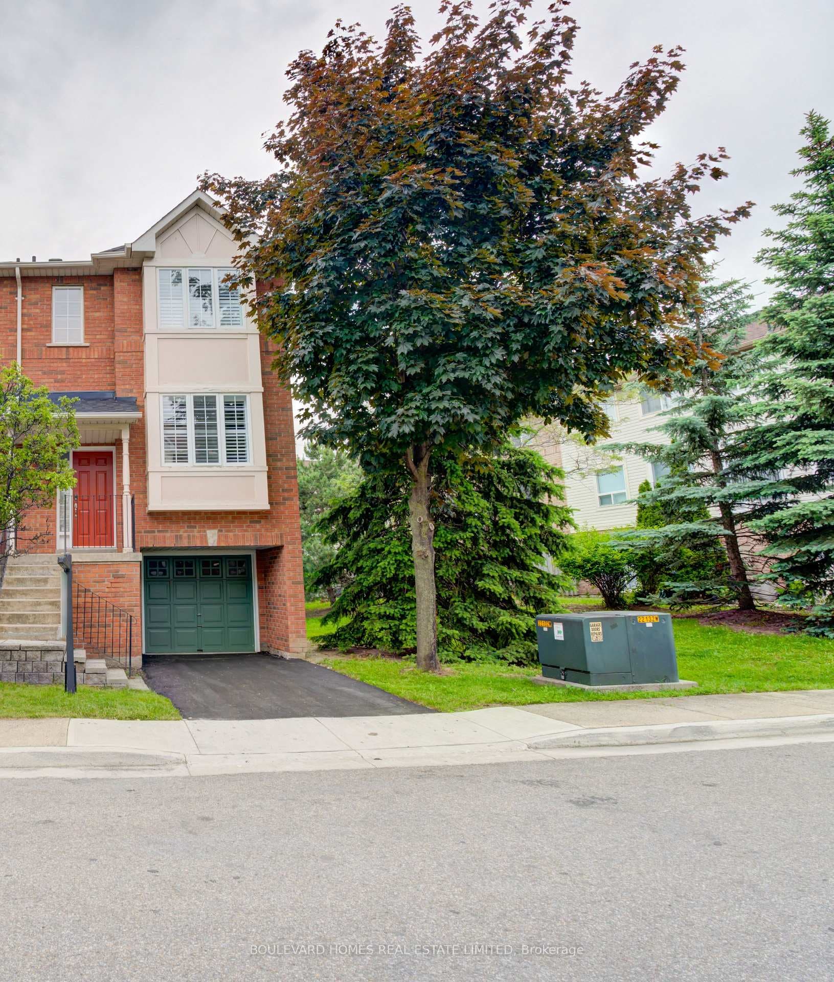 80 Acorn Place Unit 196 photo 2