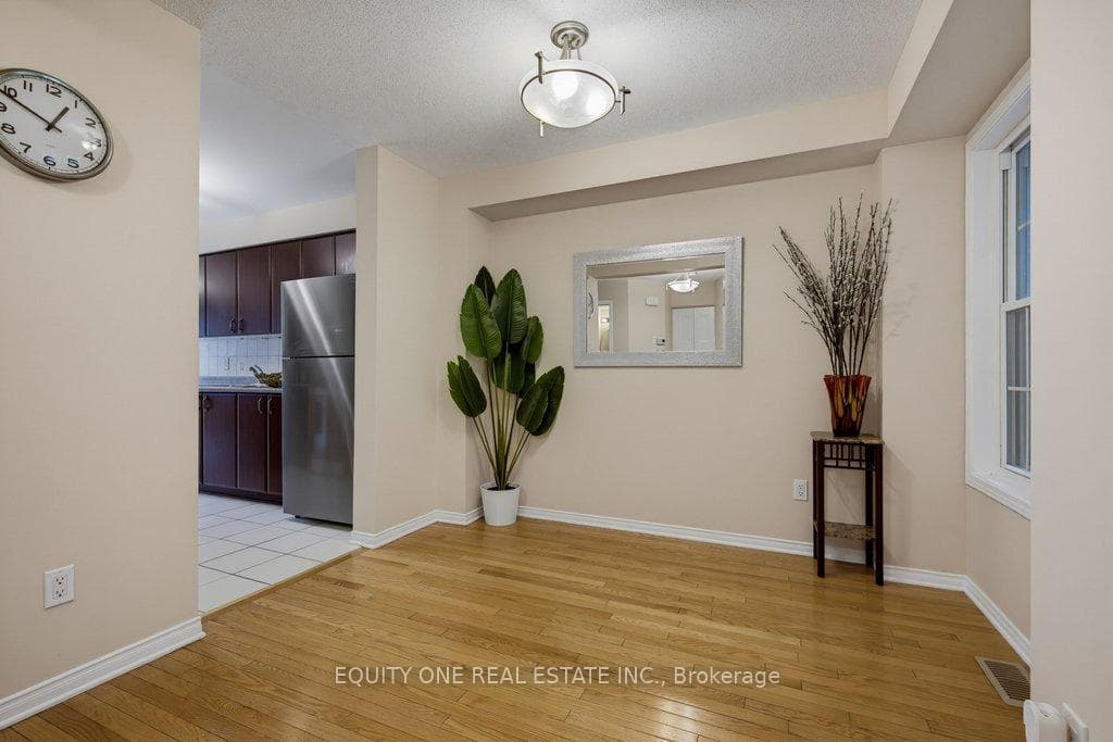 325 Applecross Crescent photo 8