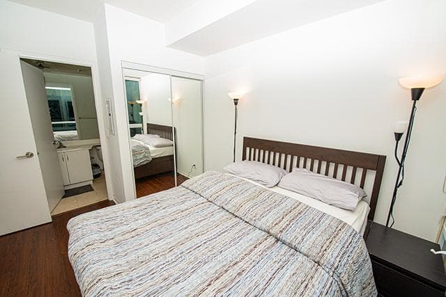 215 Fort York Boulevard Unit 3702 photo 26