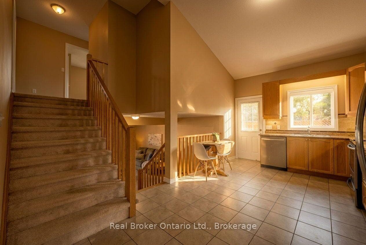 51 Sundance Crescent photo 6