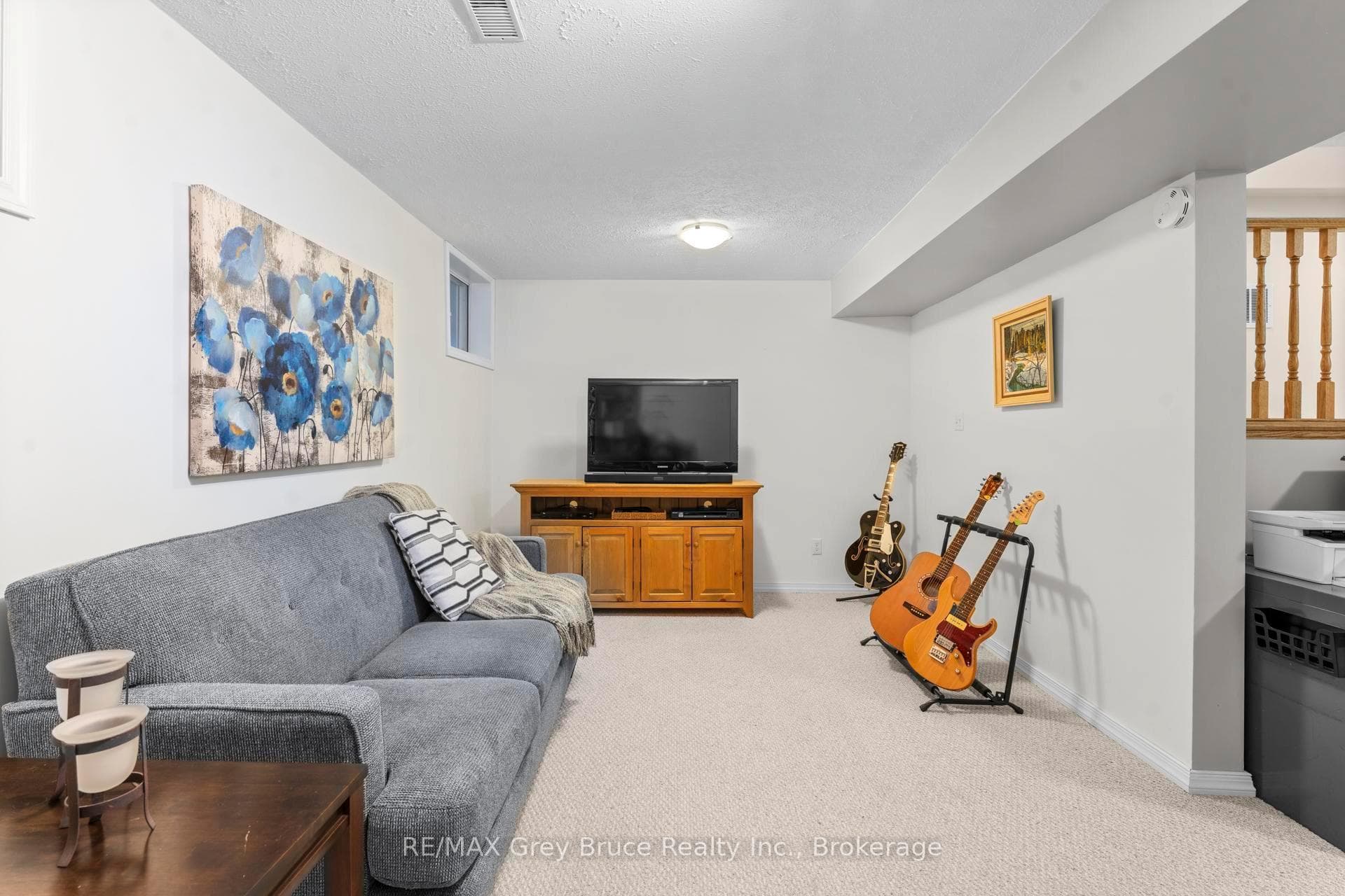 112 Mary Avenue photo 32