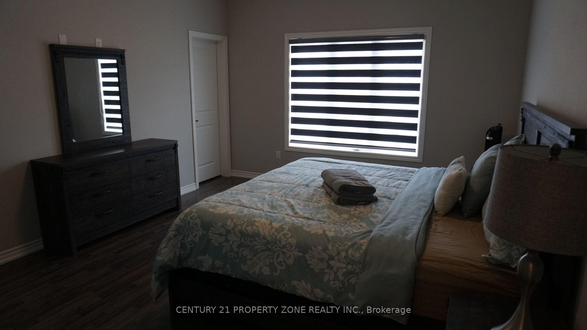 227 Mowat Street photo 22