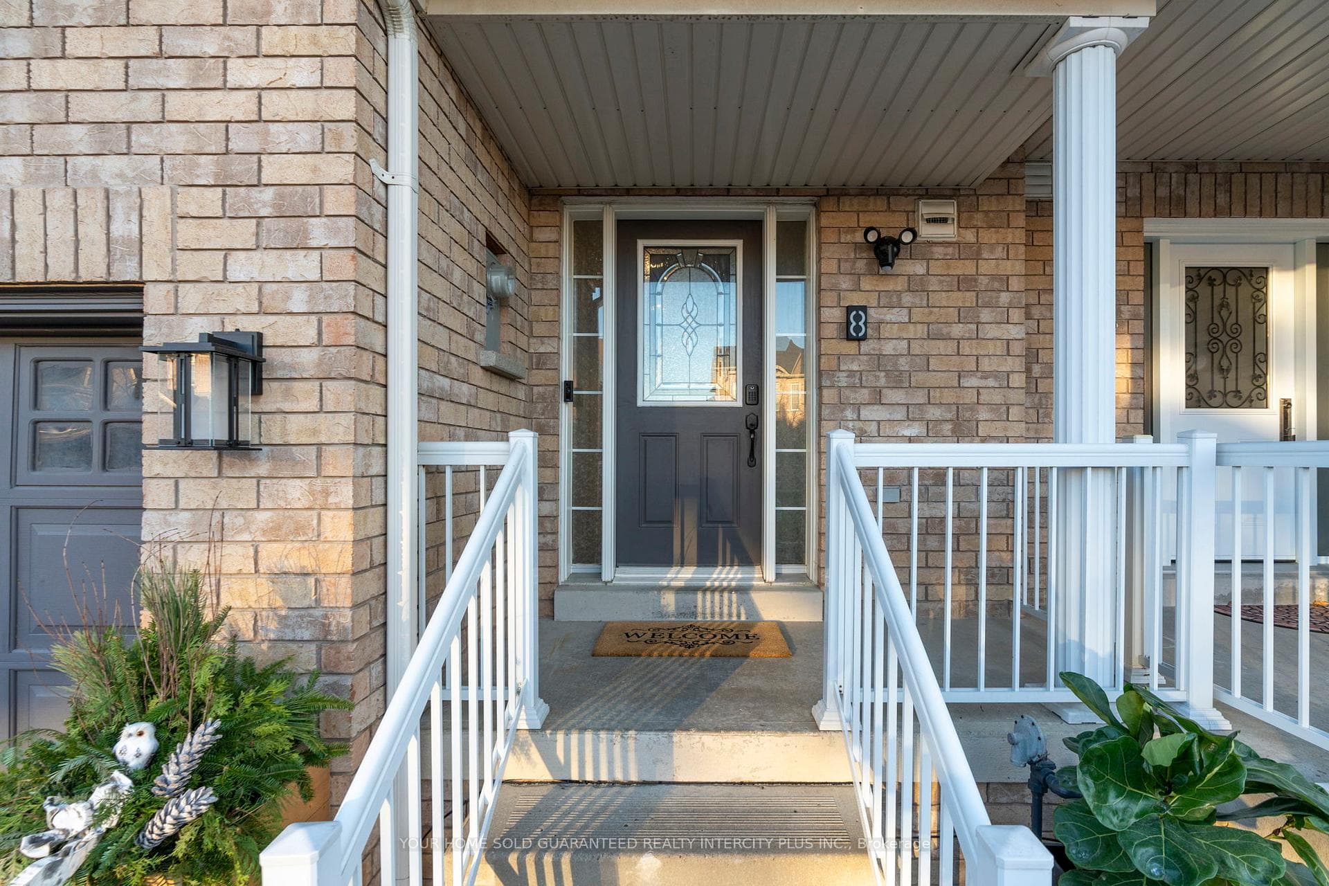 8 Crestbank Court photo 3