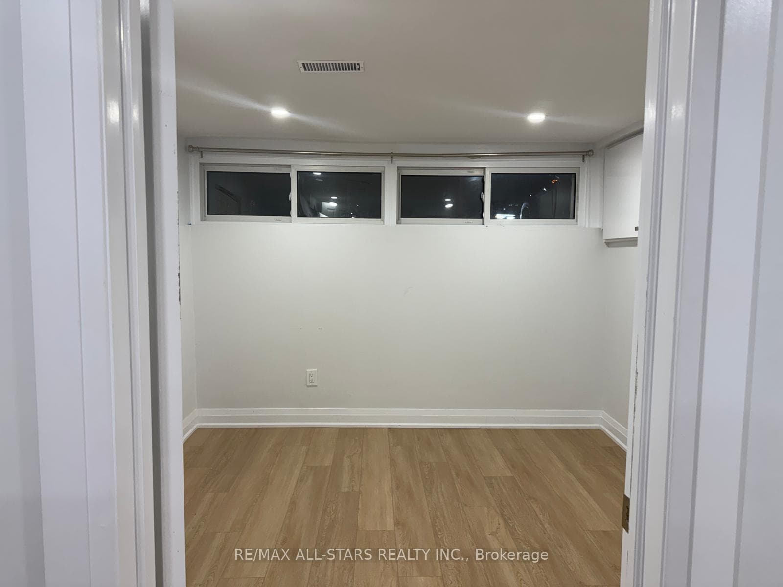 1554 Warden Avenue photo 13